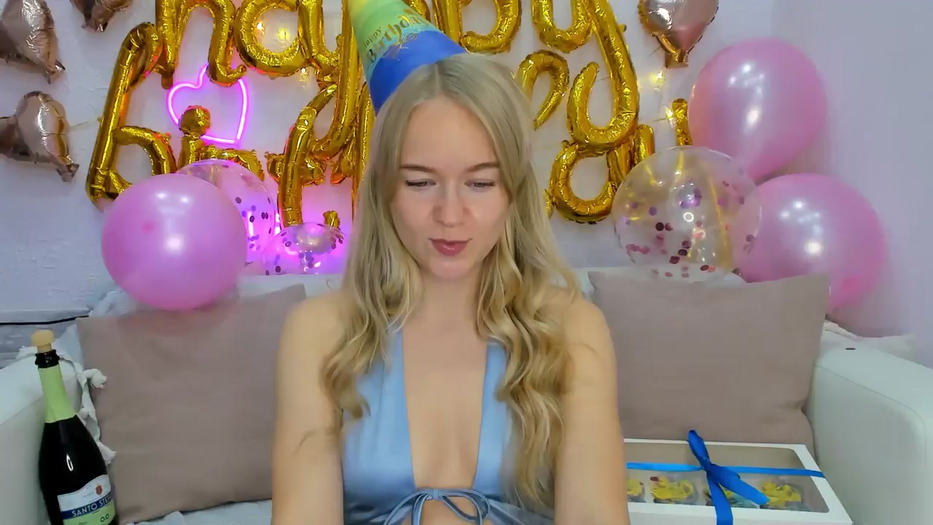 Gallery image thumbnail from Angel_Kristy's myfreecams stream on, 10/20/2024, 03:46 image 14 of 20