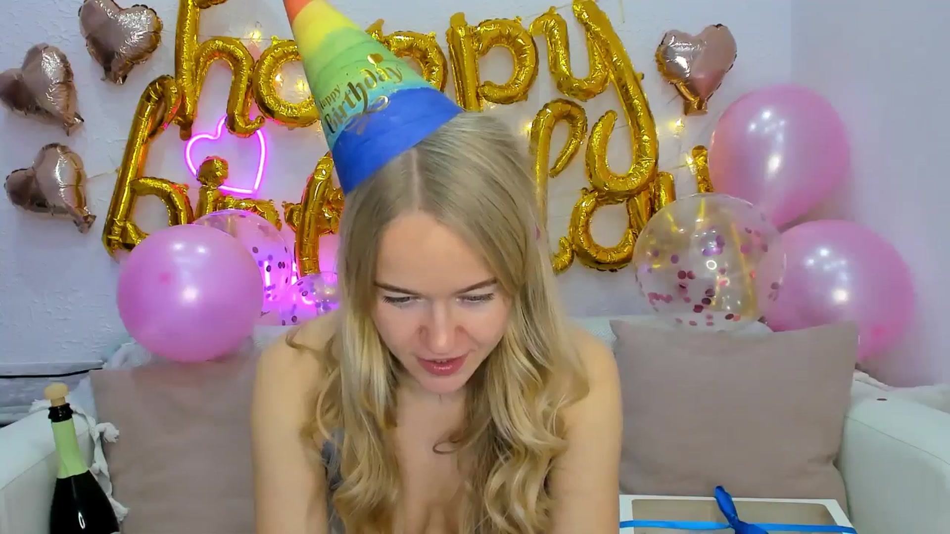 Gallery image thumbnail from Angel_Kristy's myfreecams stream on, 10/20/2024, 03:46 image 12 of 20