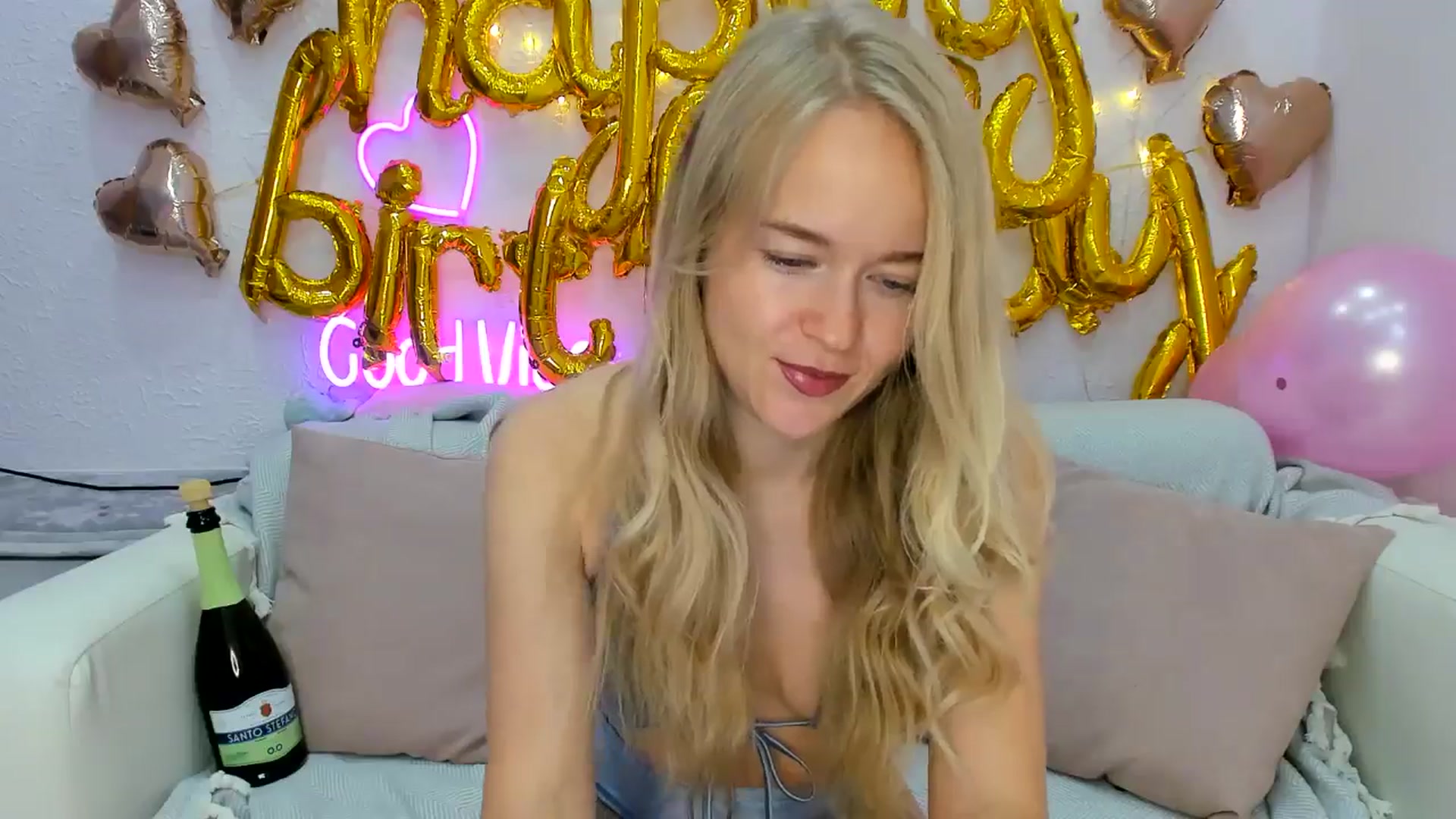Gallery image thumbnail from Angel_Kristy's myfreecams stream on, 10/20/2024, 06:55 image 20 of 20