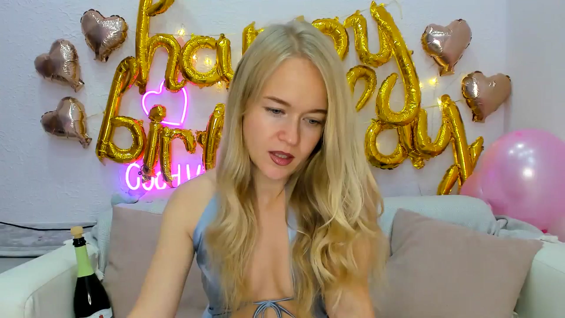 Gallery image thumbnail from Angel_Kristy's myfreecams stream on, 10/20/2024, 06:55 image 15 of 20