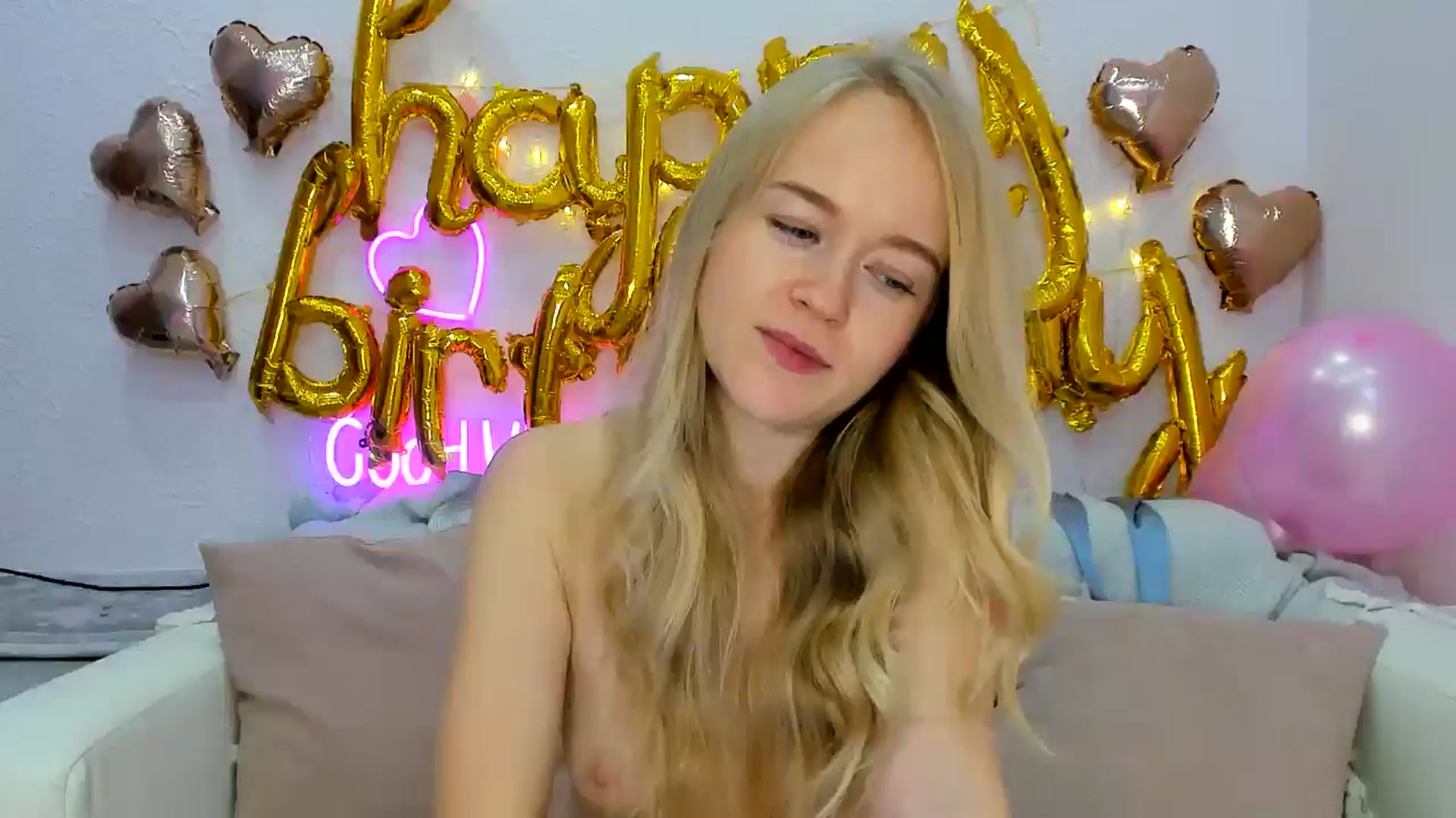 Gallery image thumbnail from Angel_Kristy's myfreecams stream on, 10/20/2024, 06:55 image 7 of 20