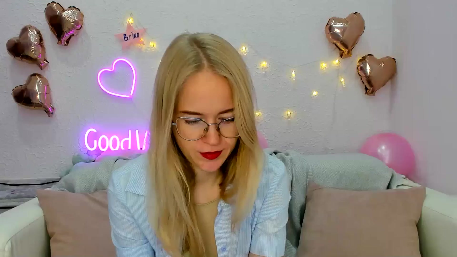 Gallery image thumbnail from Angel_Kristy's myfreecams stream on, 10/23/2024, 04:46 image 17 of 20
