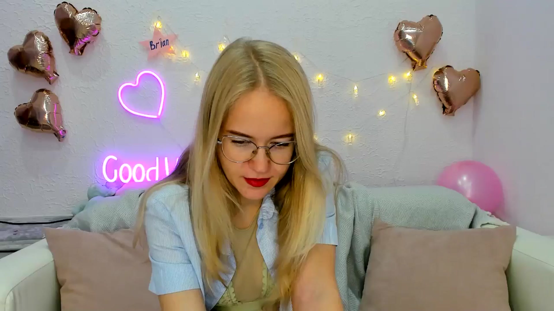 Gallery image thumbnail from Angel_Kristy's myfreecams stream on, 10/23/2024, 04:46 image 12 of 20