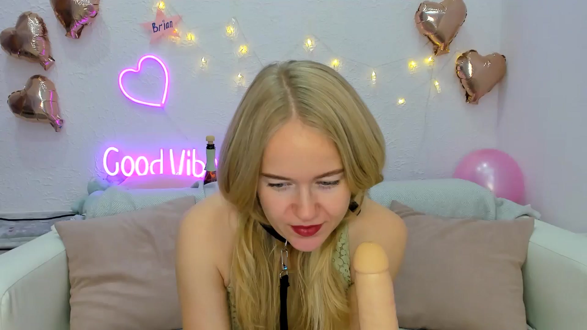 Gallery image thumbnail from Angel_Kristy's myfreecams stream on, 10/23/2024, 06:07 image 12 of 20