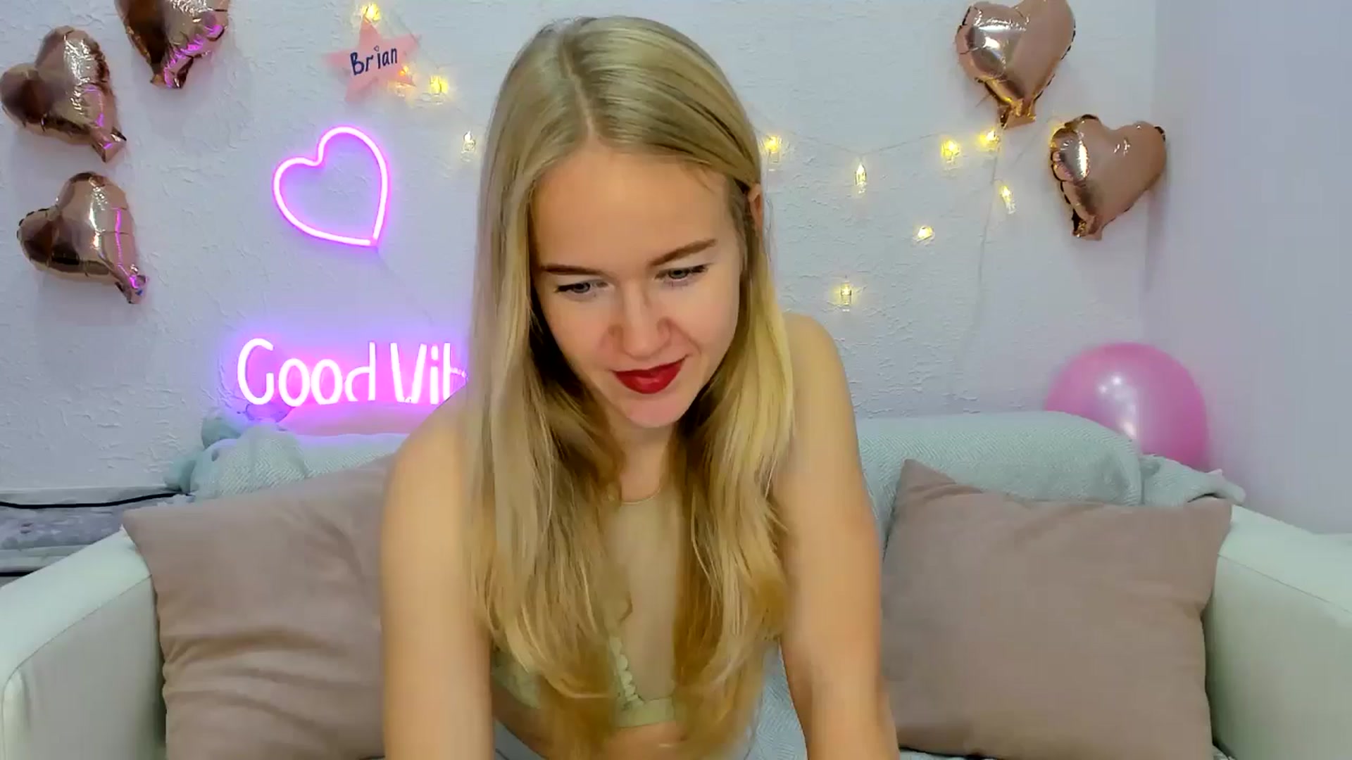 Gallery image thumbnail from Angel_Kristy's myfreecams stream on, 10/23/2024, 06:07 image 6 of 20