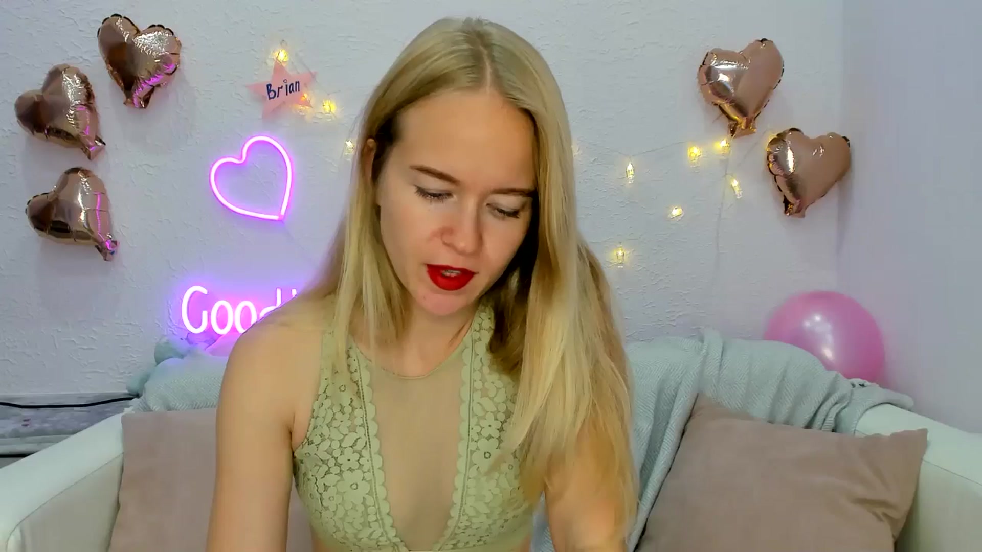 Gallery image thumbnail from Angel_Kristy's myfreecams stream on, 10/23/2024, 07:00 image 15 of 20