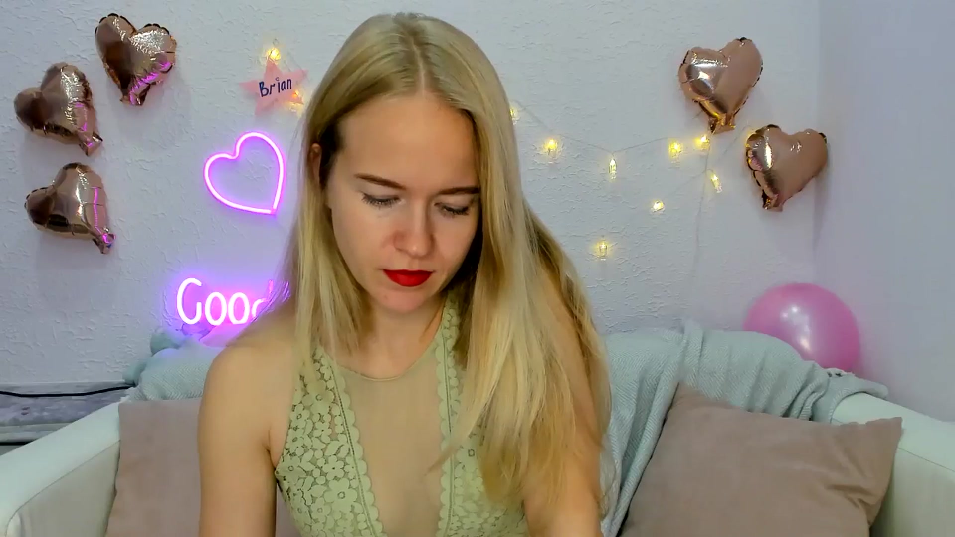 Gallery image thumbnail from Angel_Kristy's myfreecams stream on, 10/23/2024, 07:00 image 19 of 20