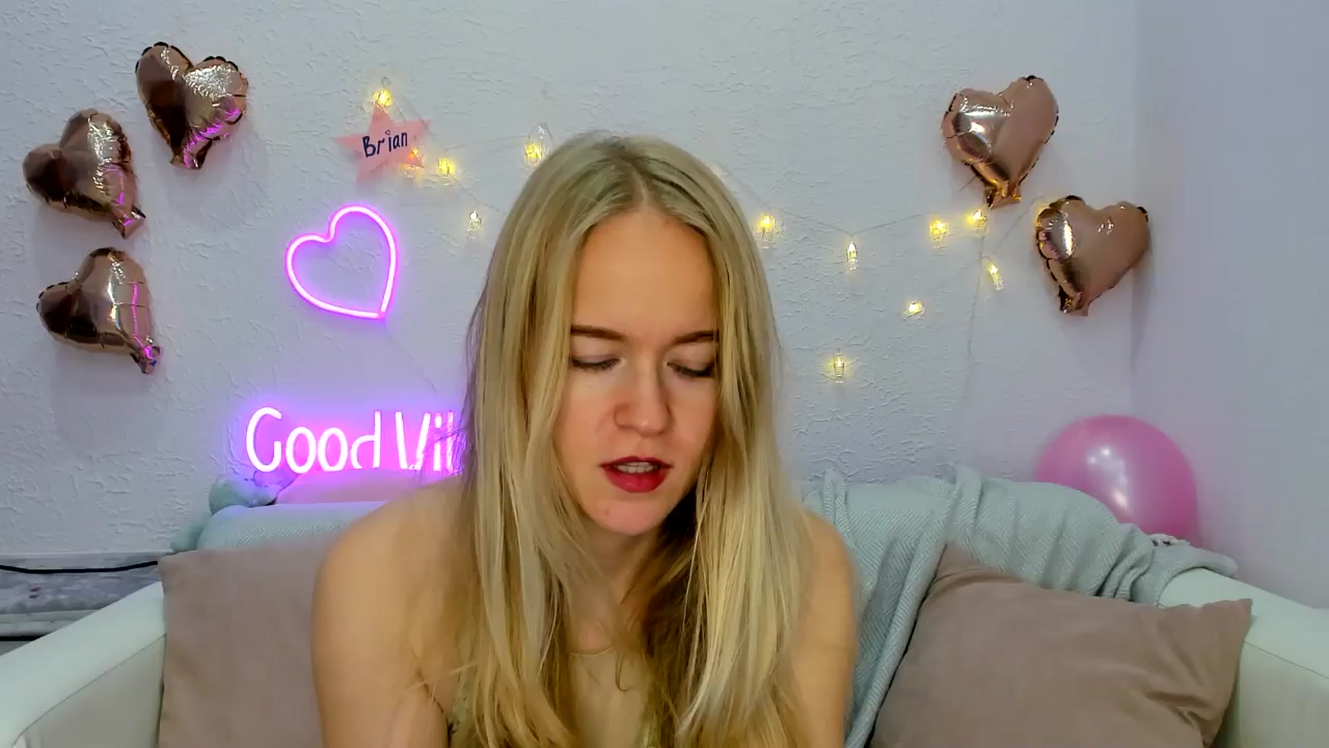Gallery image thumbnail from Angel_Kristy's myfreecams stream on, 10/23/2024, 07:00 image 1 of 20