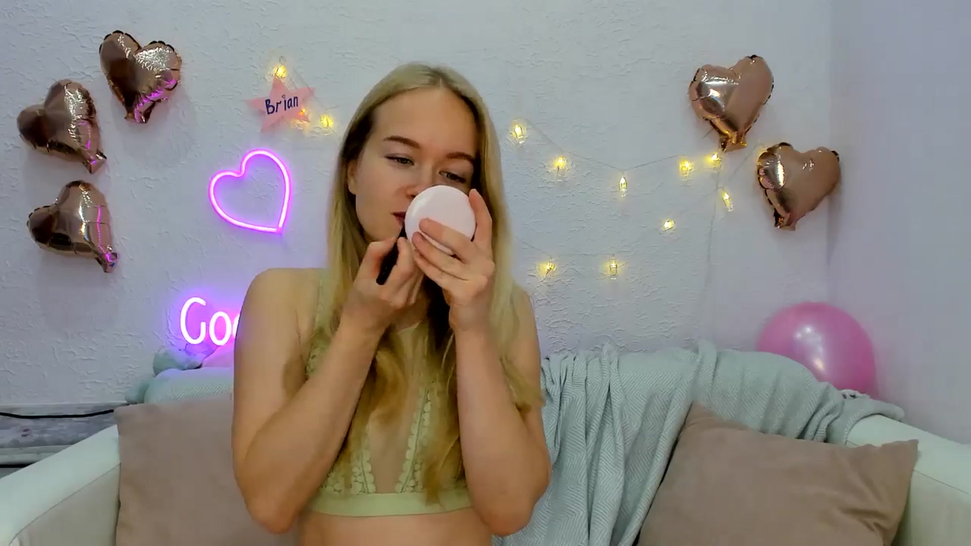 Gallery image thumbnail from Angel_Kristy's myfreecams stream on, 10/23/2024, 07:00 image 6 of 20