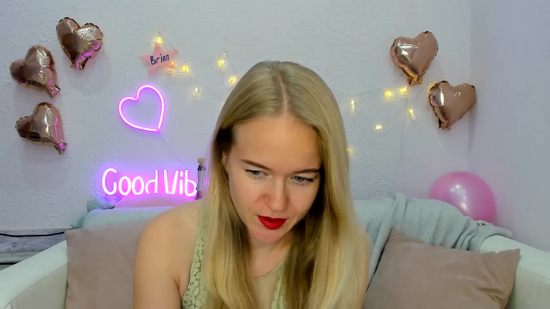 Gallery image thumbnail from Angel_Kristy's myfreecams stream on, 10/23/2024, 07:00 image 9 of 20