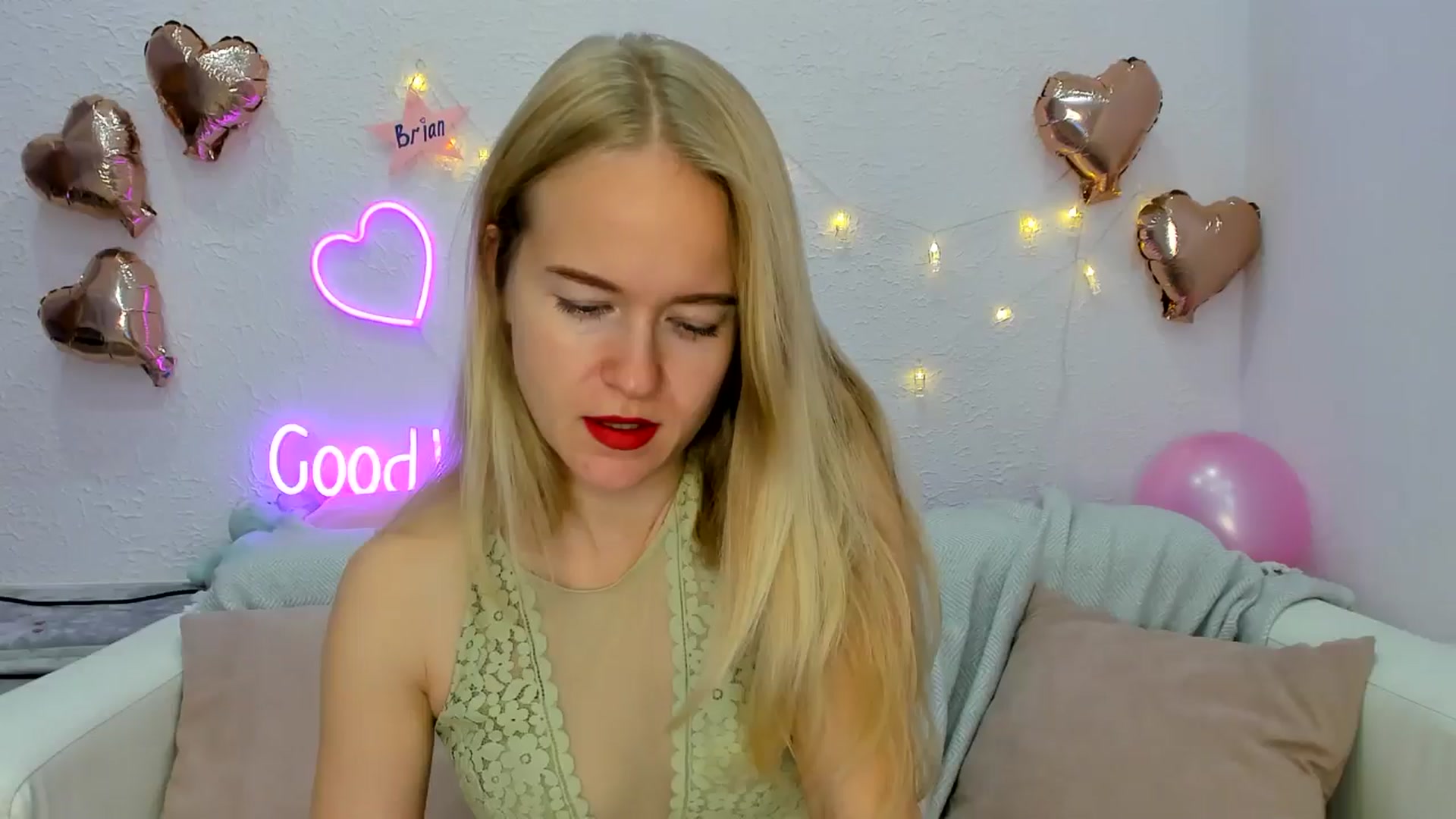 Gallery image thumbnail from Angel_Kristy's myfreecams stream on, 10/23/2024, 07:00 image 17 of 20