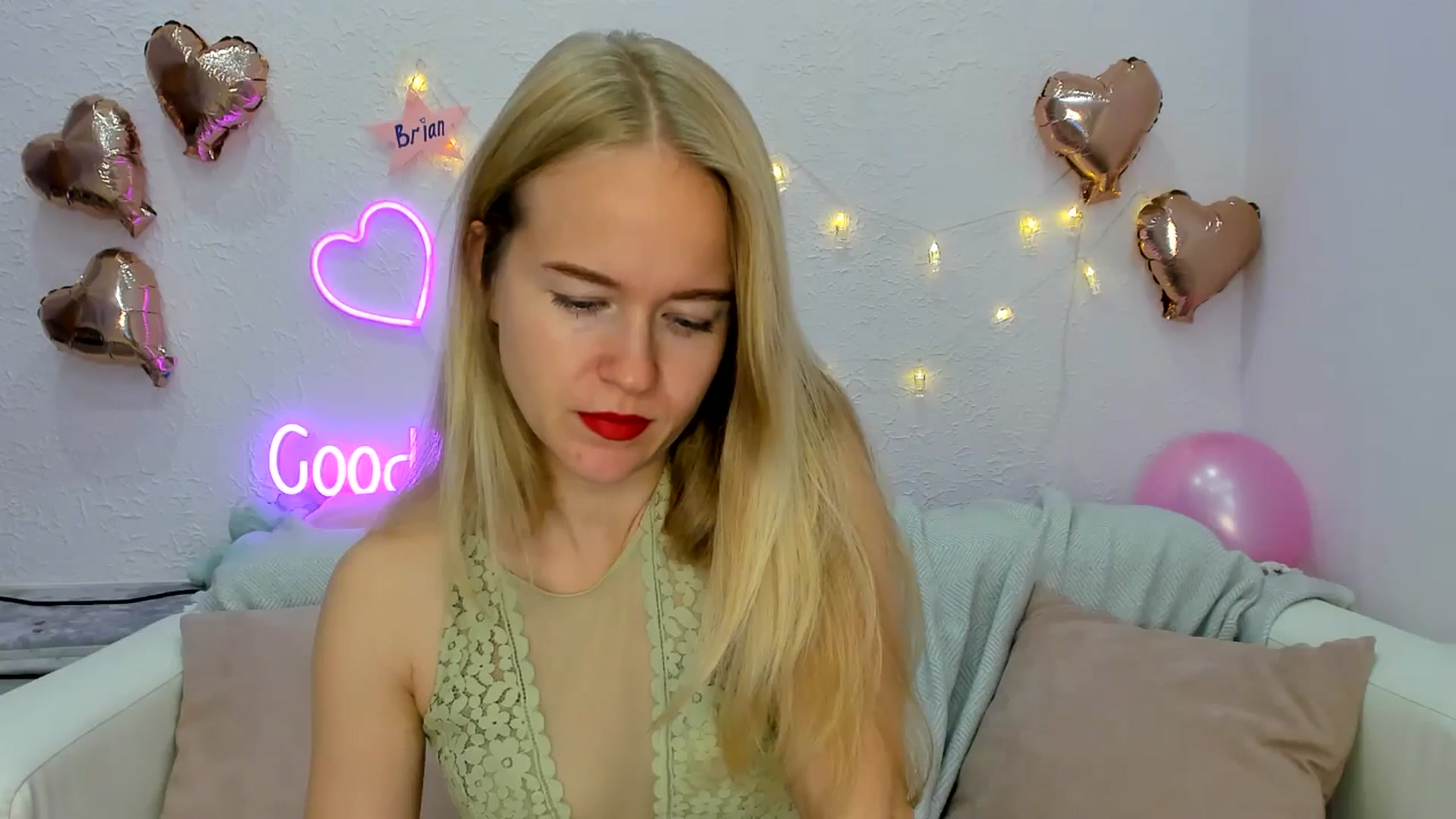 Gallery image thumbnail from Angel_Kristy's myfreecams stream on, 10/23/2024, 07:00 image 18 of 20