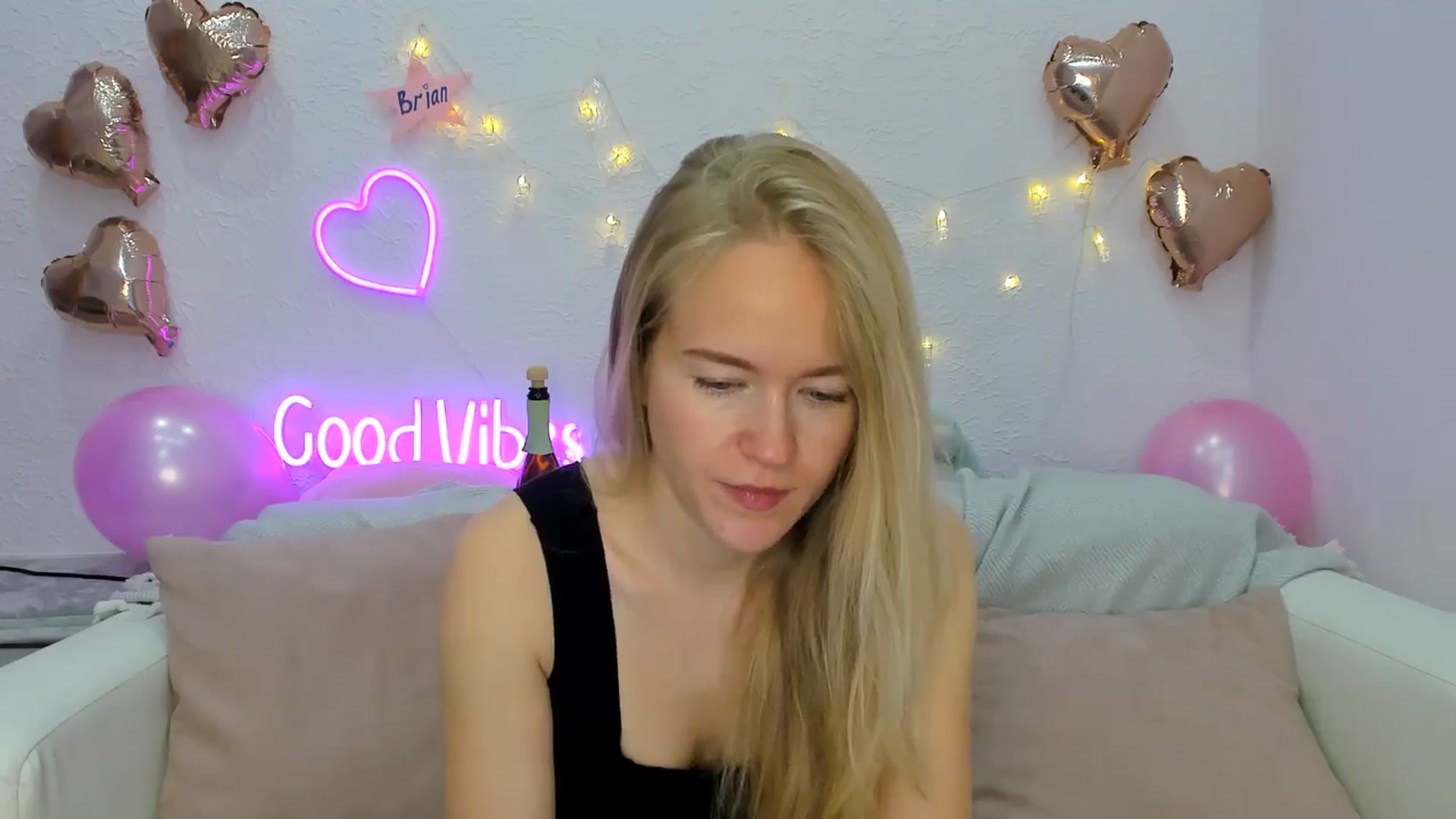 Gallery image thumbnail from Angel_Kristy's myfreecams stream on, 10/24/2024, 02:22 image 19 of 20