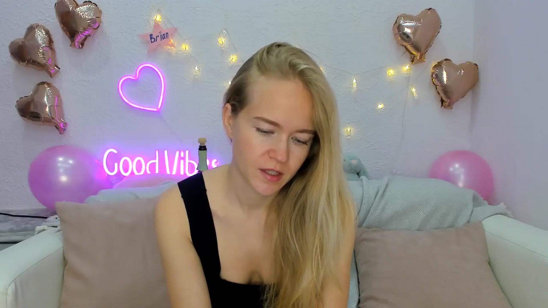 Gallery image thumbnail from Angel_Kristy's myfreecams stream on, 10/24/2024, 02:22 image 12 of 20