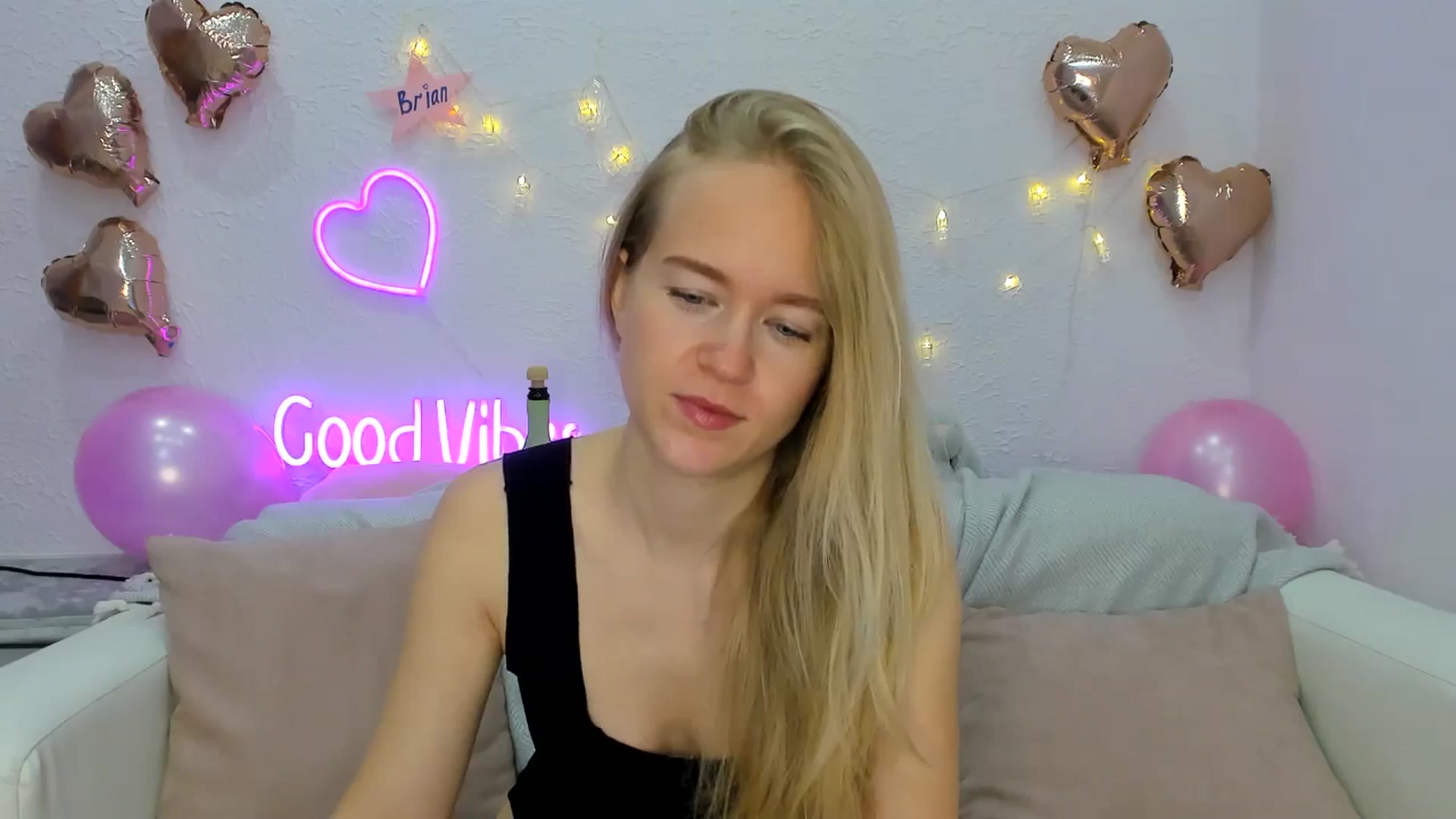 Gallery image thumbnail from Angel_Kristy's myfreecams stream on, 10/24/2024, 02:22 image 14 of 20