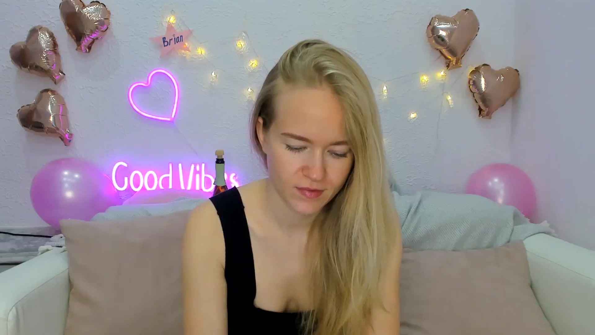 Gallery image thumbnail from Angel_Kristy's myfreecams stream on, 10/24/2024, 02:22 image 13 of 20