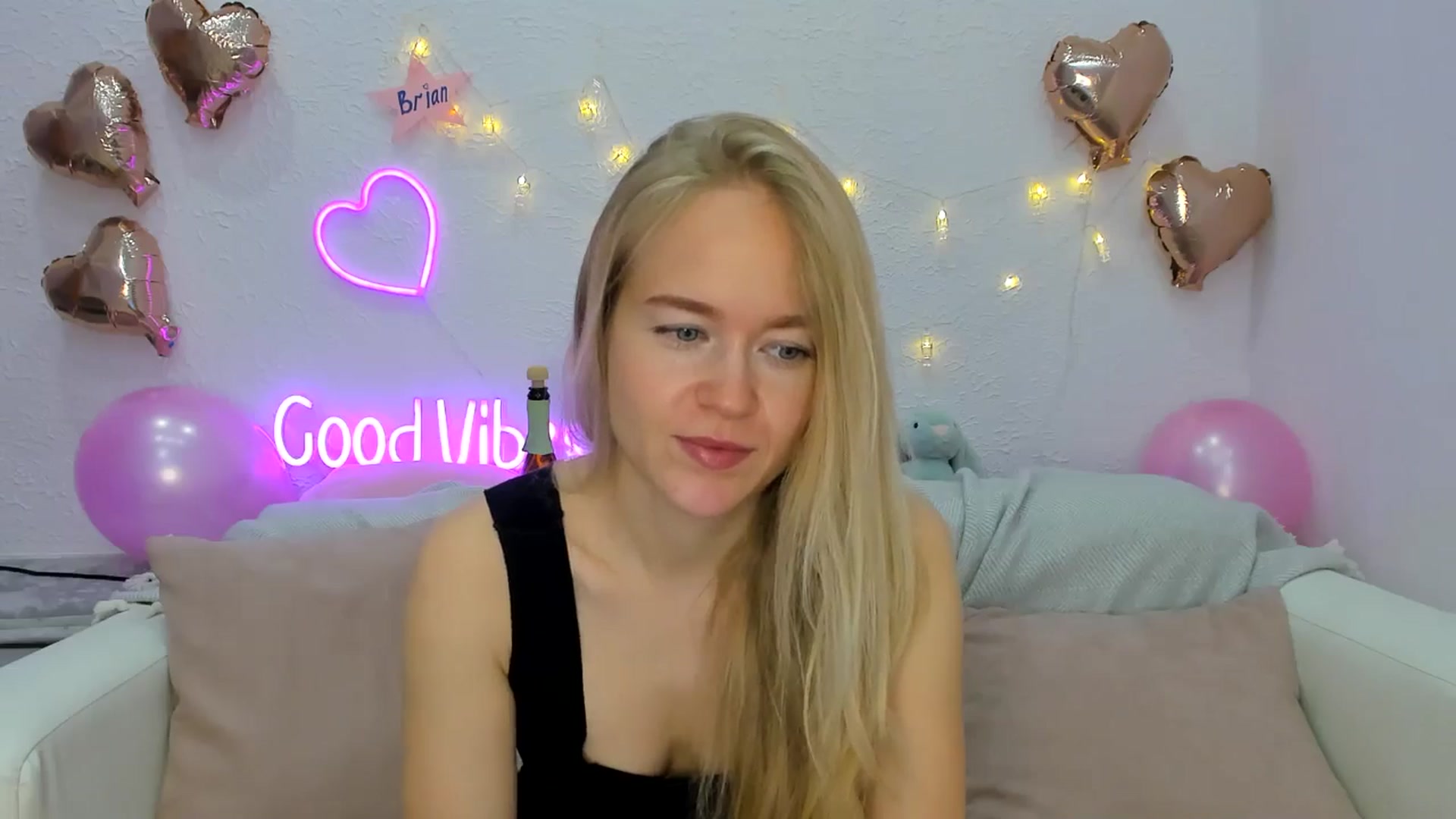 Gallery image thumbnail from Angel_Kristy's myfreecams stream on, 10/24/2024, 02:22 image 20 of 20