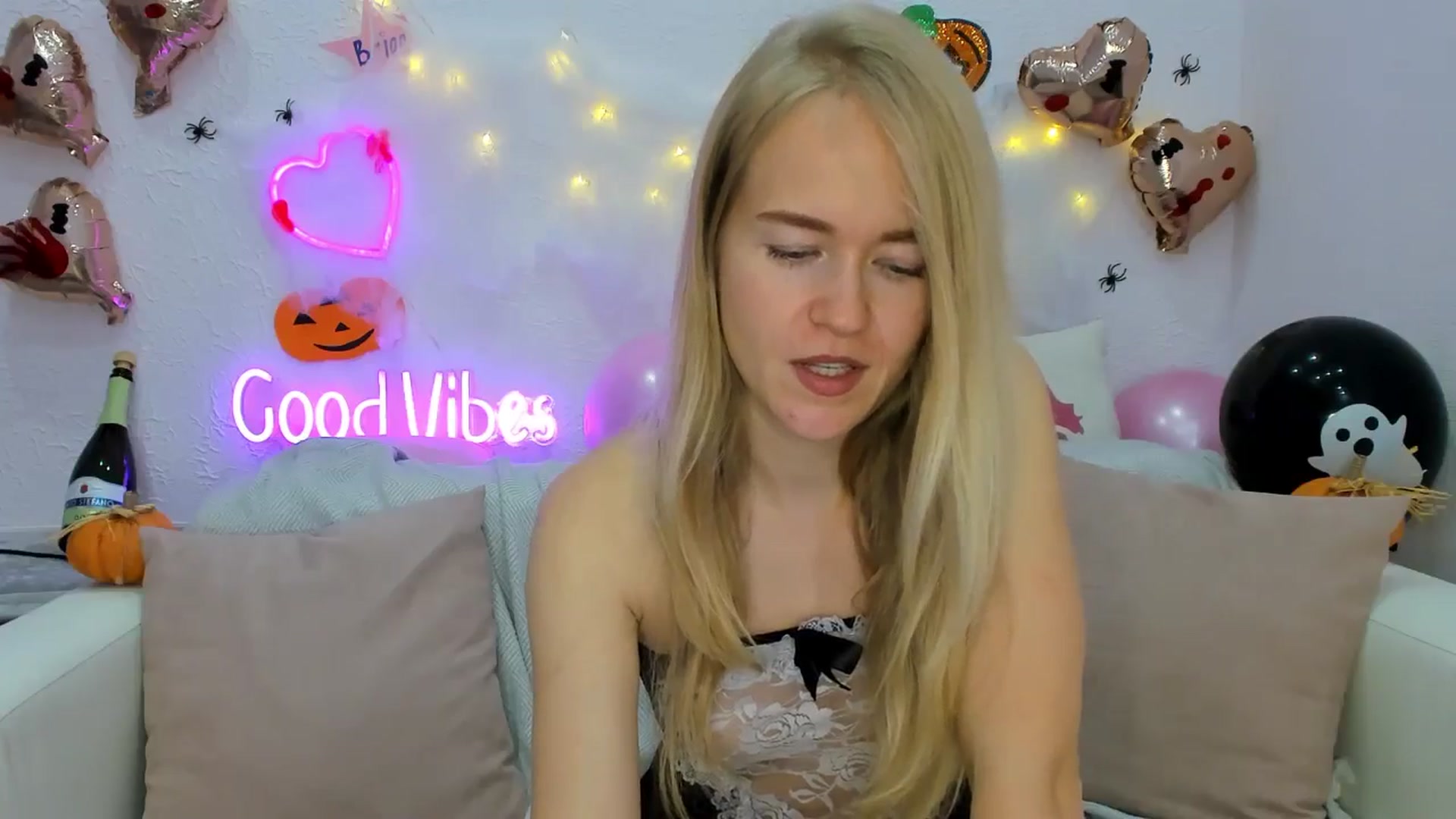Gallery image thumbnail from Angel_Kristy's myfreecams stream on, 10/24/2024, 06:49 image 7 of 20