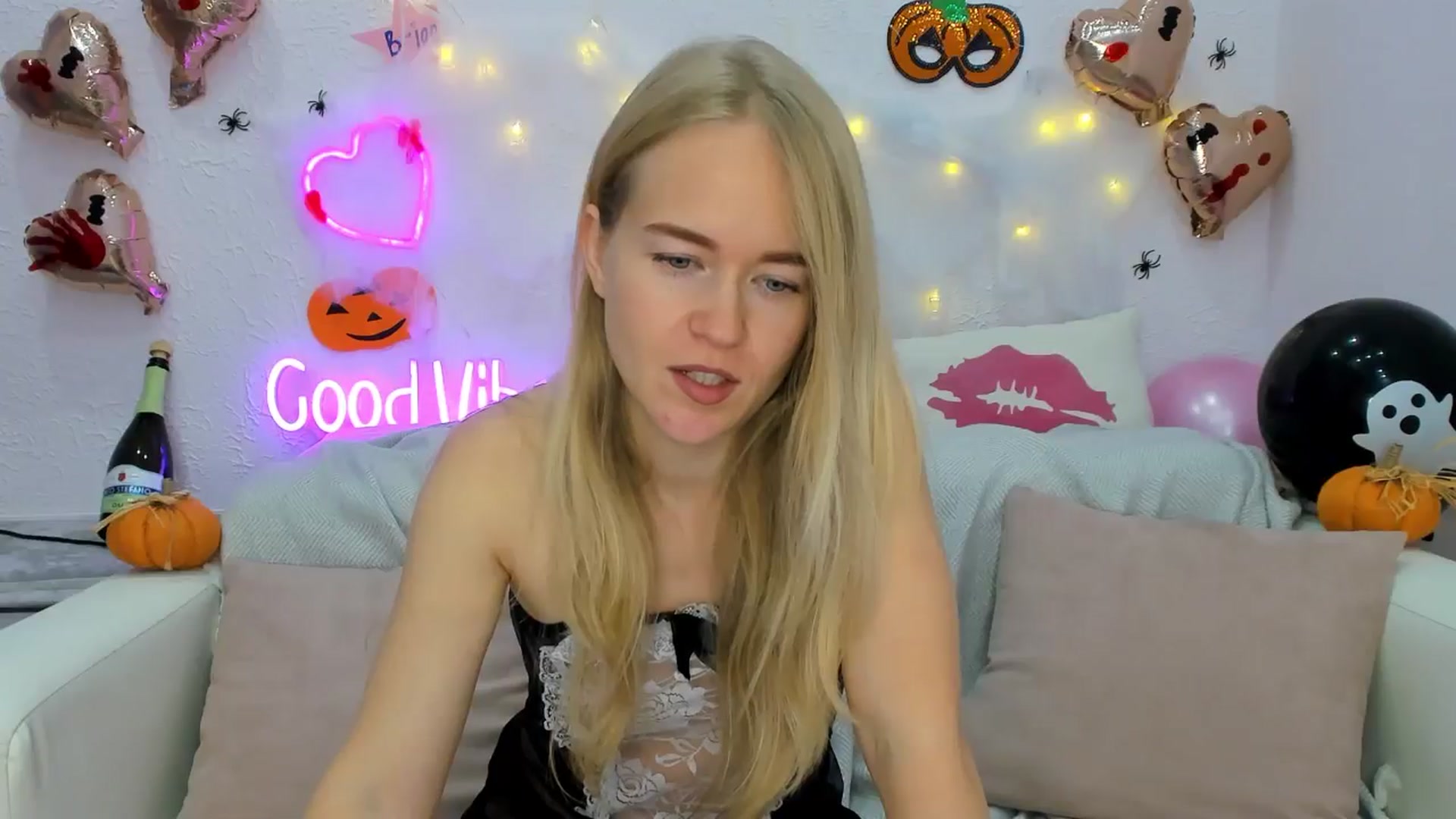Gallery image thumbnail from Angel_Kristy's myfreecams stream on, 10/24/2024, 06:49 image 14 of 20