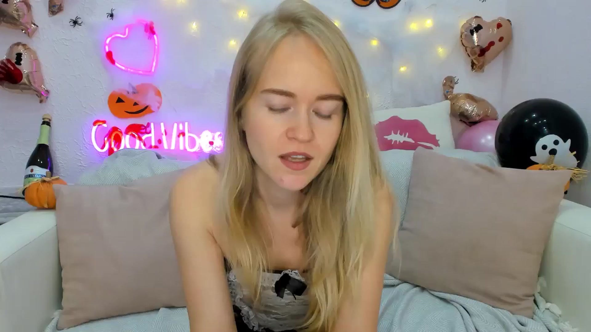 Gallery image thumbnail from Angel_Kristy's myfreecams stream on, 10/24/2024, 06:49 image 1 of 20