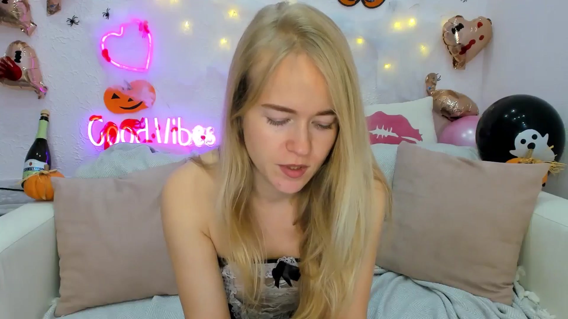 Gallery image thumbnail from Angel_Kristy's myfreecams stream on, 10/24/2024, 06:49 image 2 of 20