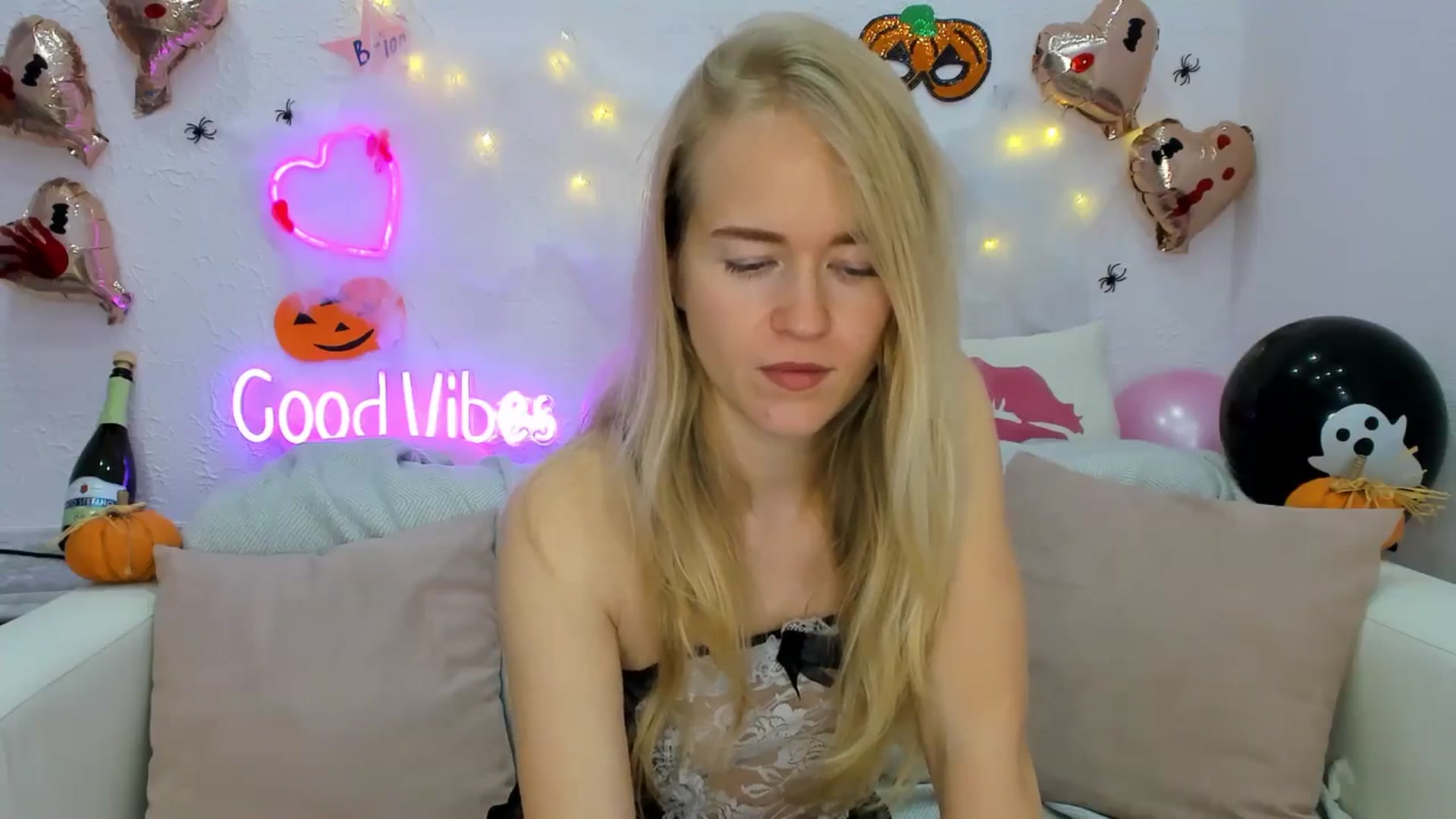 Gallery image thumbnail from Angel_Kristy's myfreecams stream on, 10/24/2024, 06:49 image 9 of 20