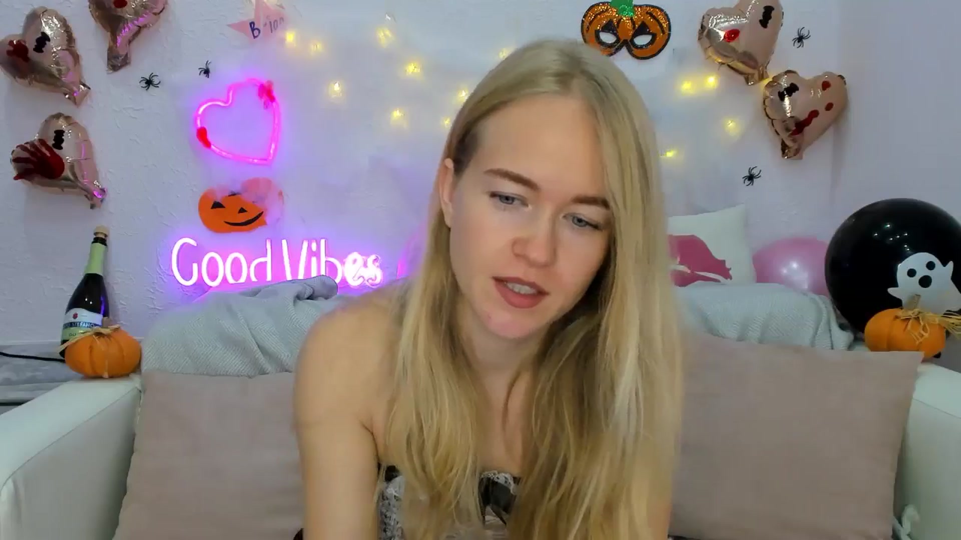 Gallery image thumbnail from Angel_Kristy's myfreecams stream on, 10/24/2024, 06:49 image 13 of 20