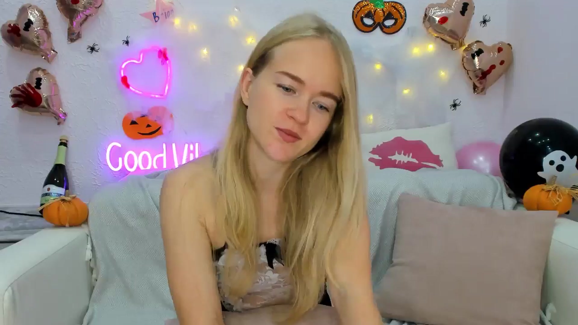 Gallery image thumbnail from Angel_Kristy's myfreecams stream on, 10/24/2024, 06:49 image 15 of 20