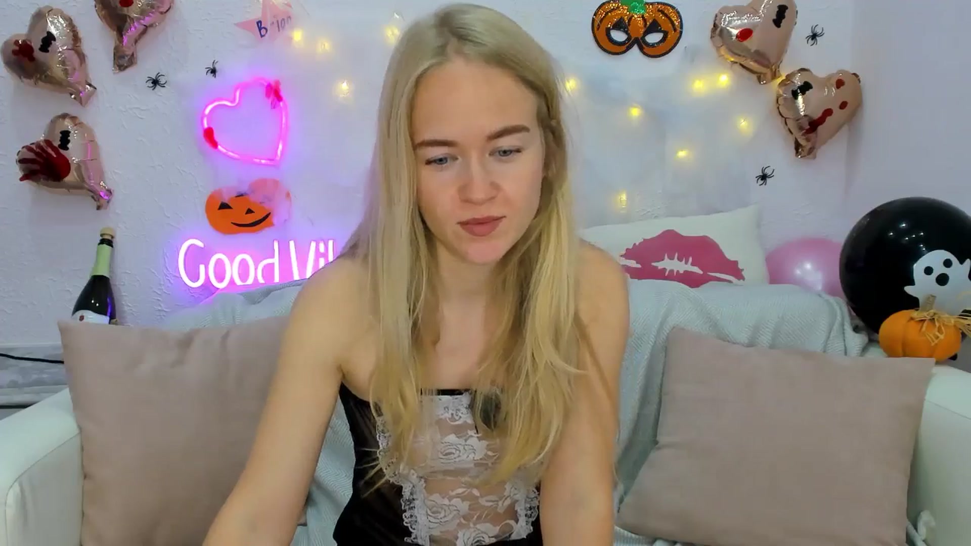 Gallery image thumbnail from Angel_Kristy's myfreecams stream on, 10/24/2024, 06:49 image 17 of 20