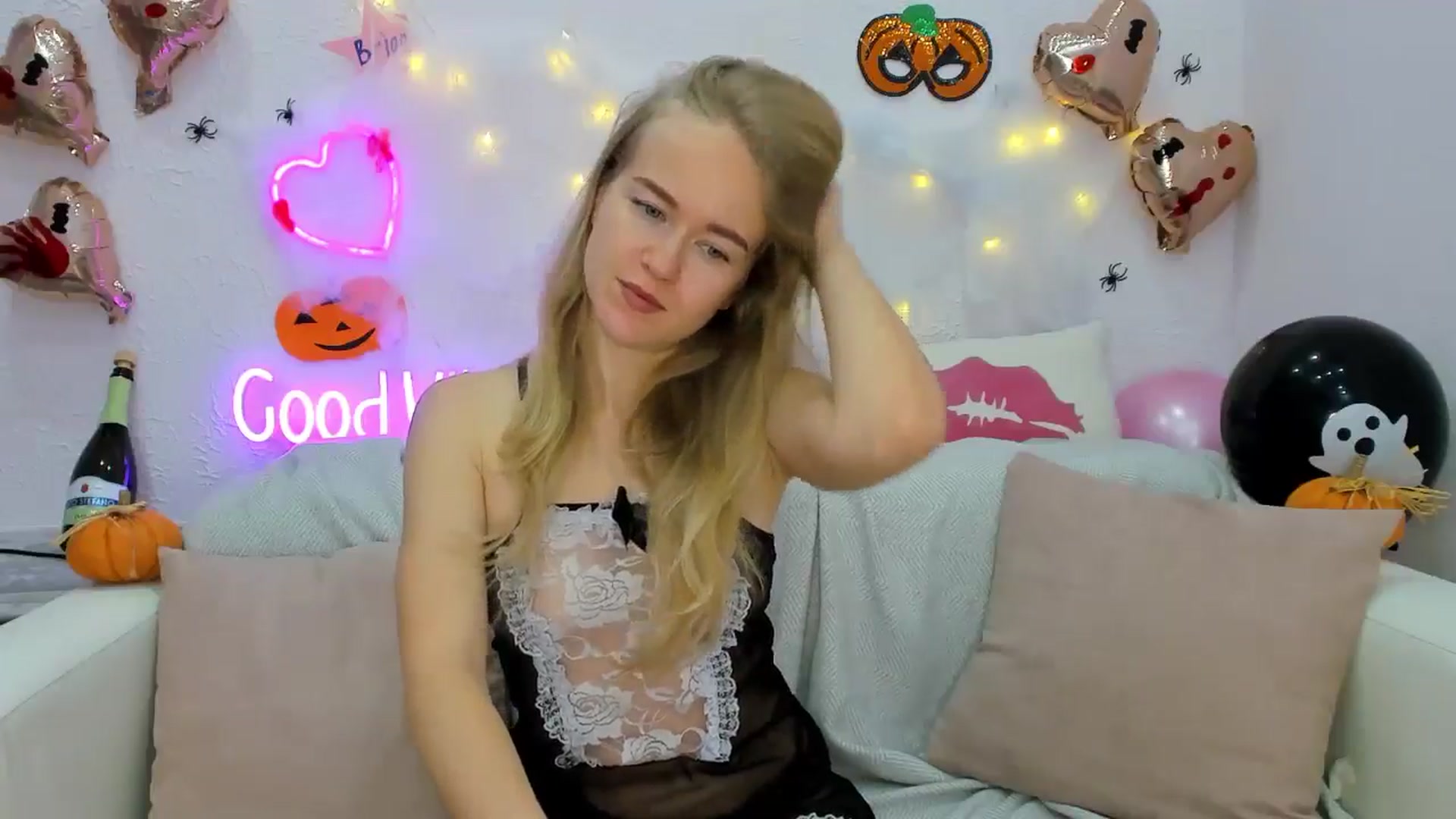 Gallery image thumbnail from Angel_Kristy's myfreecams stream on, 10/24/2024, 06:49 image 10 of 20