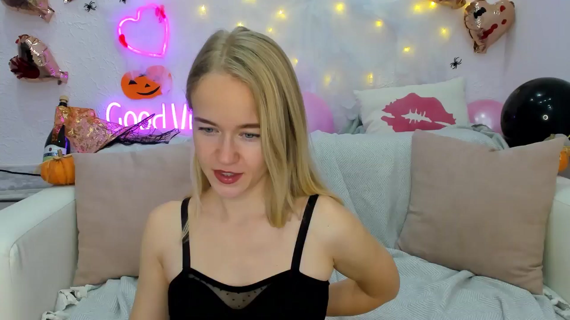 Gallery image thumbnail from Angel_Kristy's myfreecams stream on, 10/28/2024, 01:38 image 5 of 20