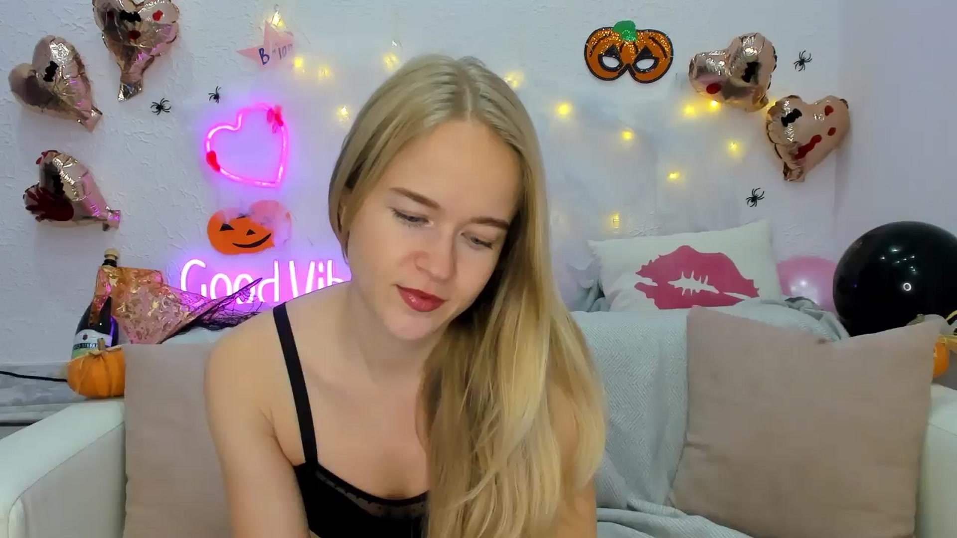Gallery image thumbnail from Angel_Kristy's myfreecams stream on, 10/28/2024, 01:38 image 1 of 20