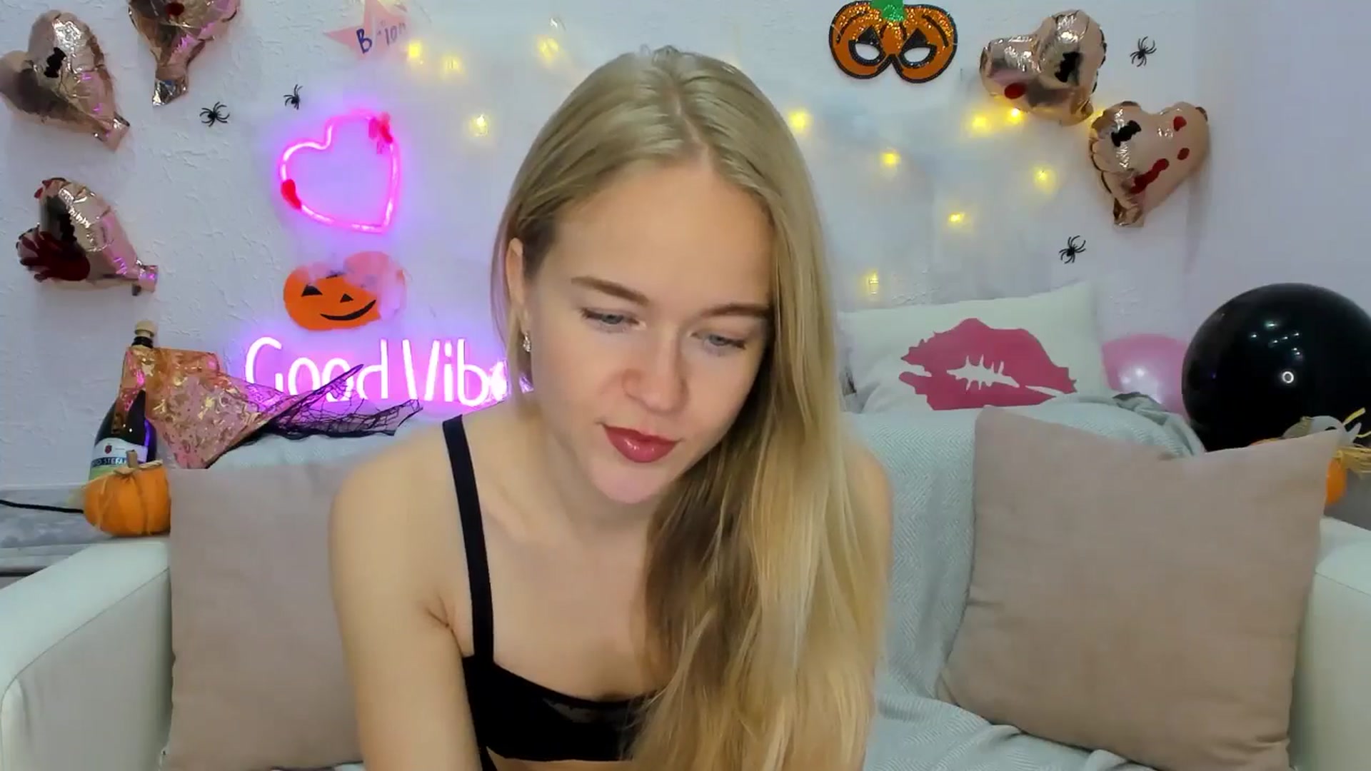 Gallery image thumbnail from Angel_Kristy's myfreecams stream on, 10/28/2024, 01:38 image 20 of 20