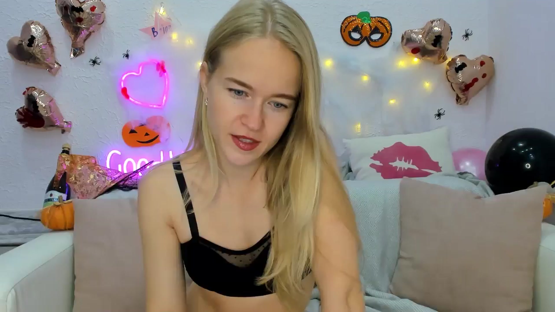 Gallery image thumbnail from Angel_Kristy's myfreecams stream on, 10/28/2024, 01:38 image 2 of 20