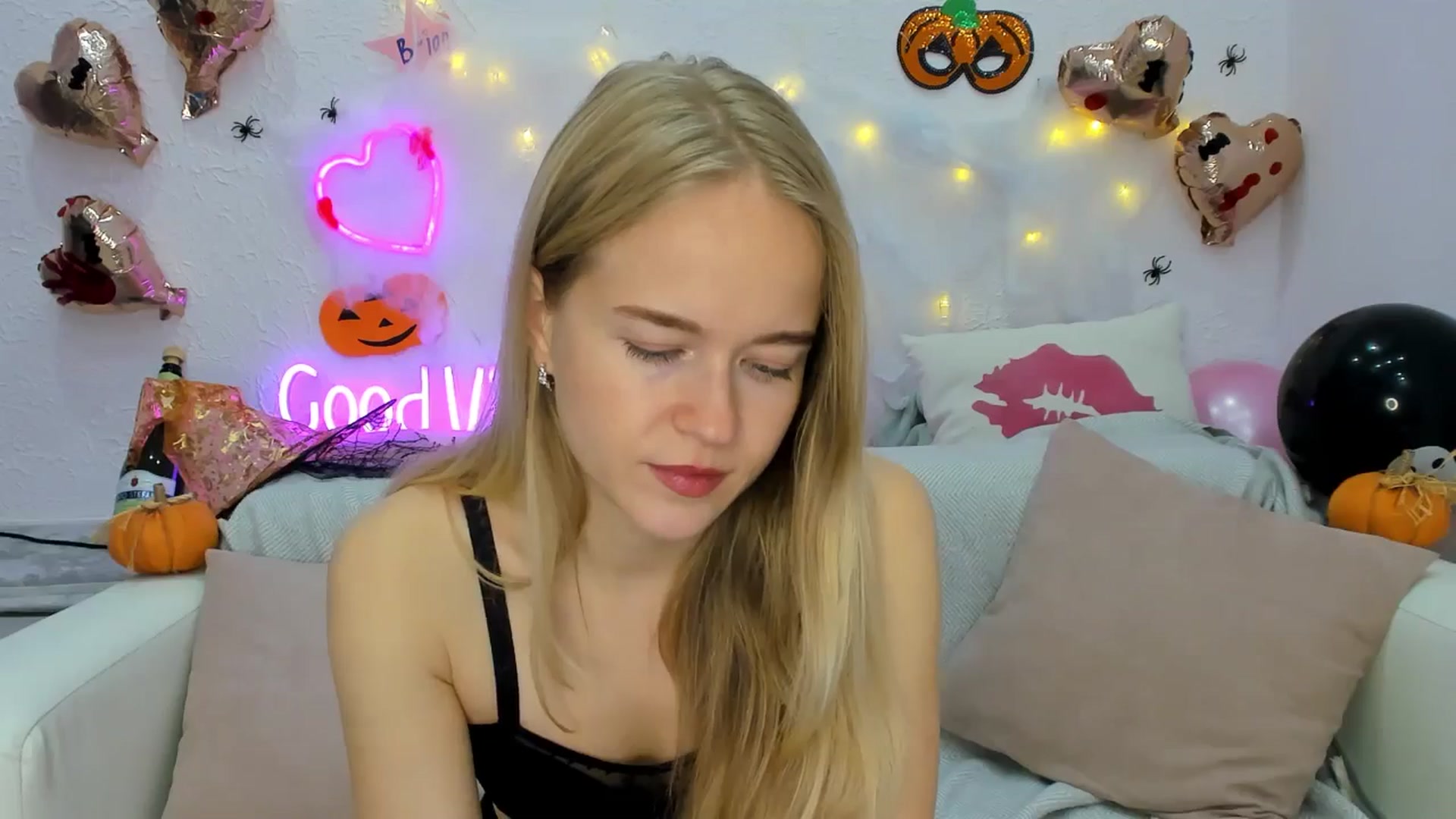 Gallery image thumbnail from Angel_Kristy's myfreecams stream on, 10/28/2024, 02:52 image 3 of 20