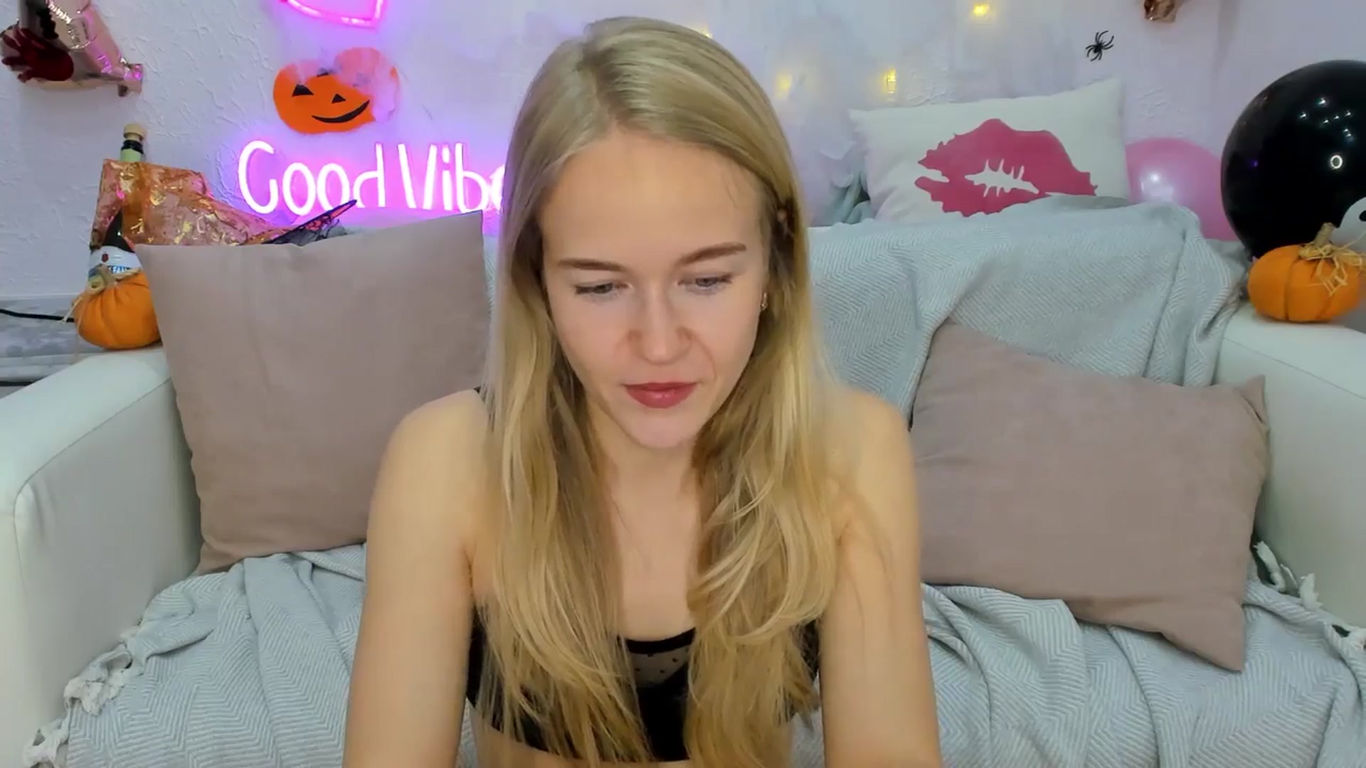 Gallery image thumbnail from Angel_Kristy's myfreecams stream on, 10/28/2024, 02:52 image 20 of 20