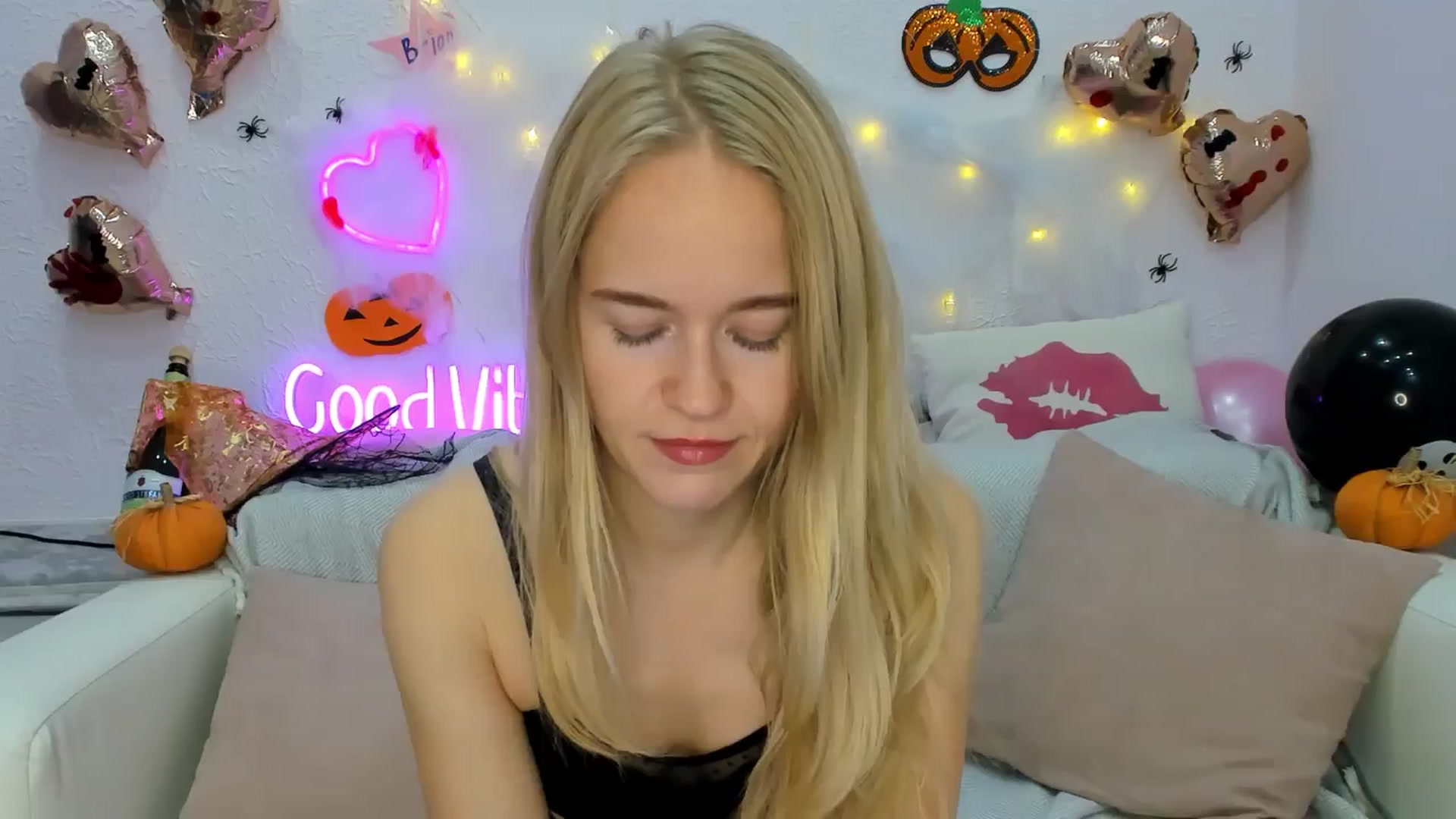 Gallery image thumbnail from Angel_Kristy's myfreecams stream on, 10/28/2024, 02:52 image 7 of 20