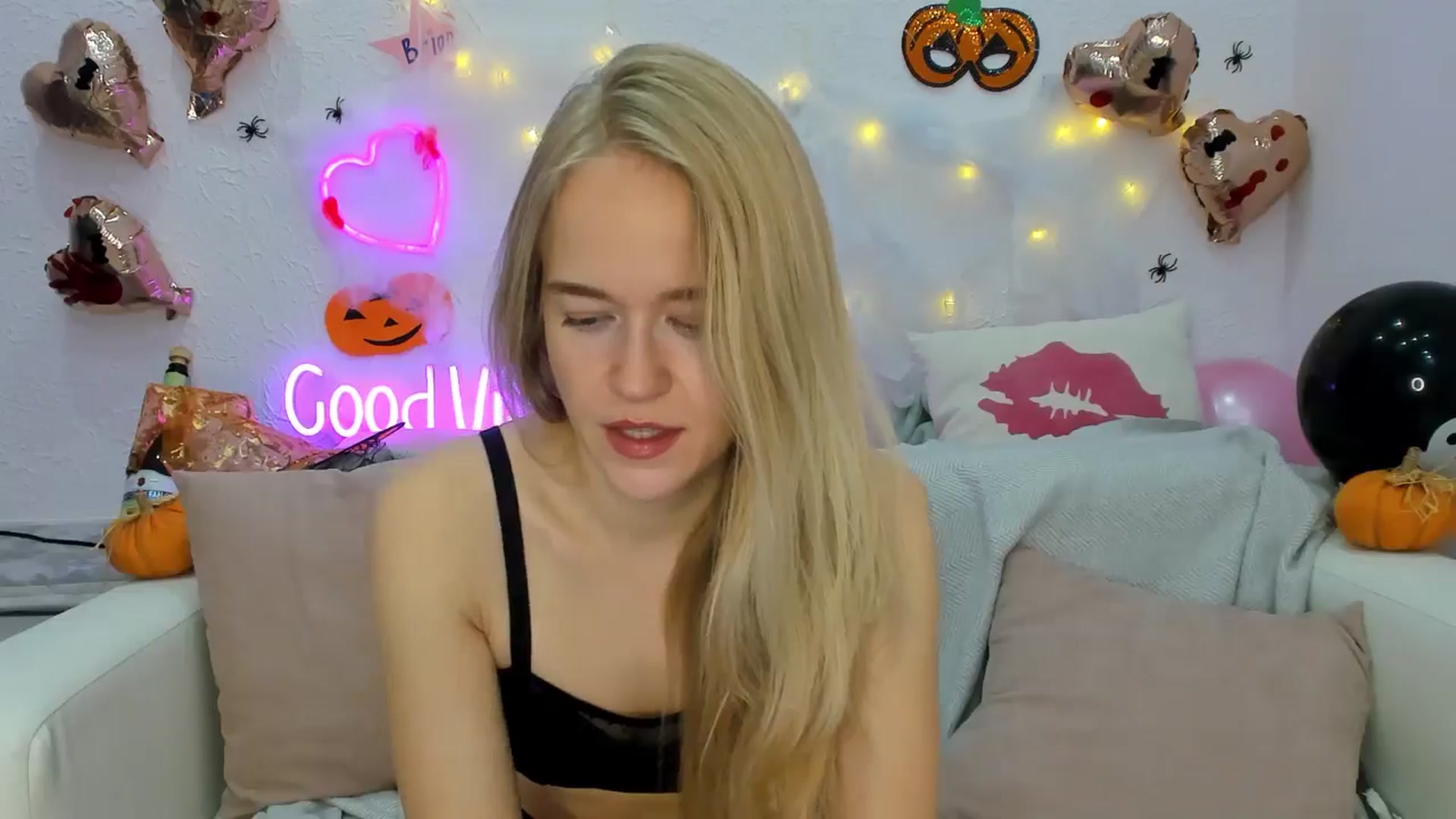 Gallery image thumbnail from Angel_Kristy's myfreecams stream on, 10/28/2024, 02:52 image 16 of 20