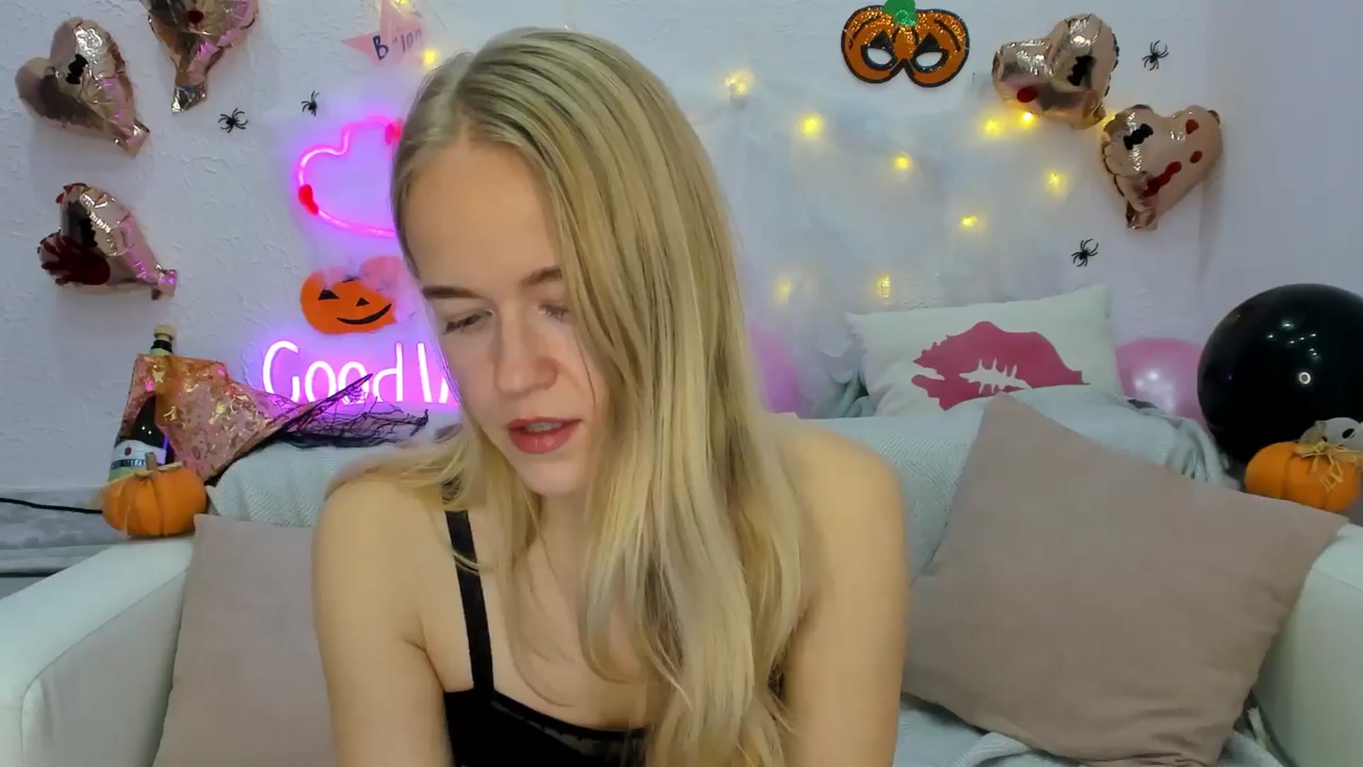 Gallery image thumbnail from Angel_Kristy's myfreecams stream on, 10/28/2024, 02:52 image 5 of 20