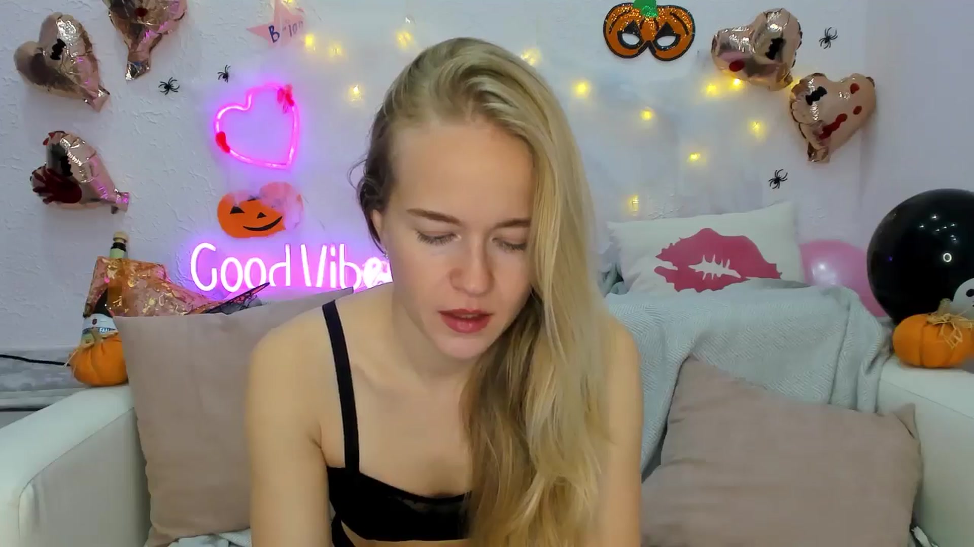 Gallery image thumbnail from Angel_Kristy's myfreecams stream on, 10/28/2024, 02:52 image 15 of 20