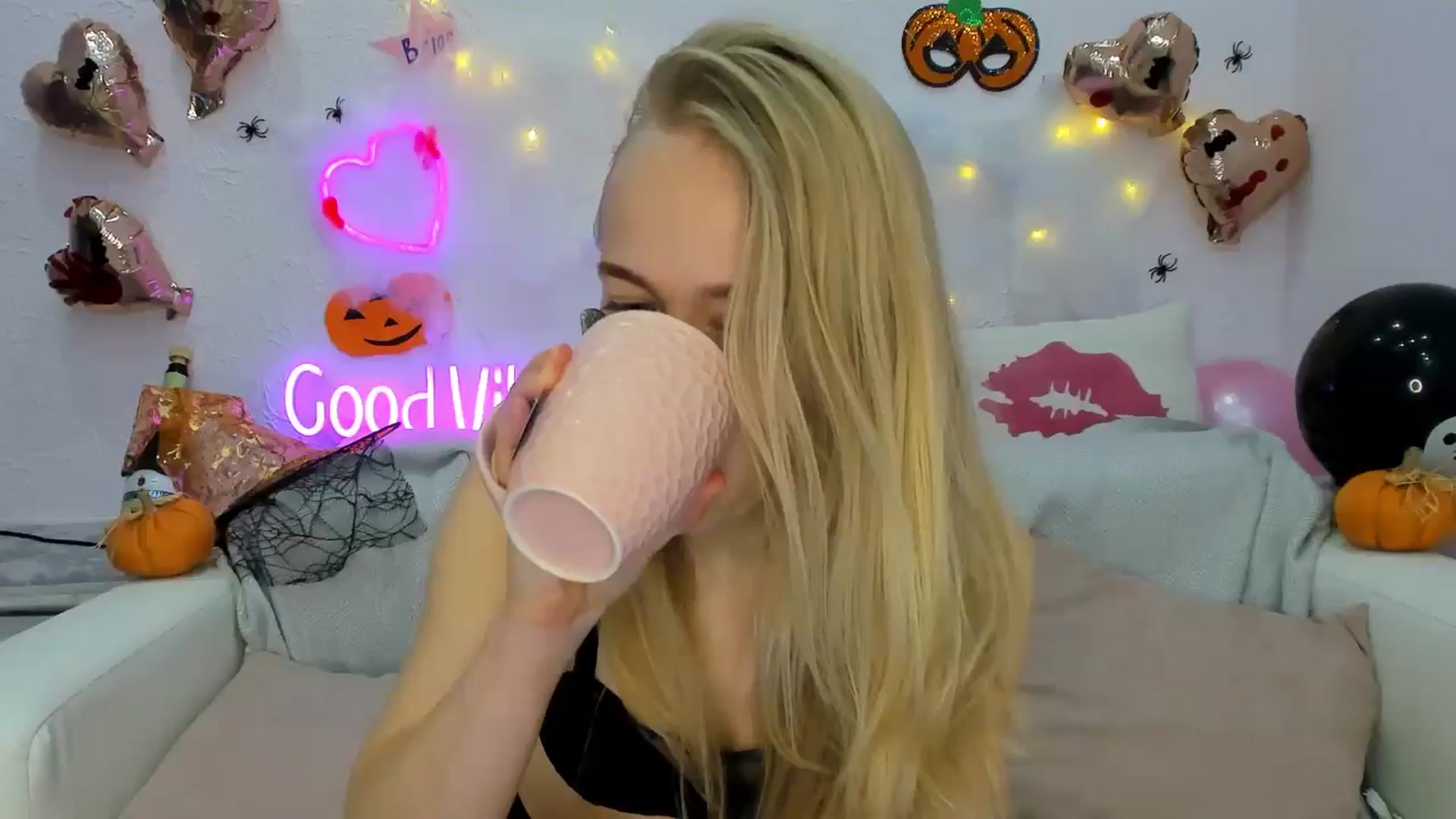 Gallery image thumbnail from Angel_Kristy's myfreecams stream on, 10/28/2024, 02:52 image 13 of 20