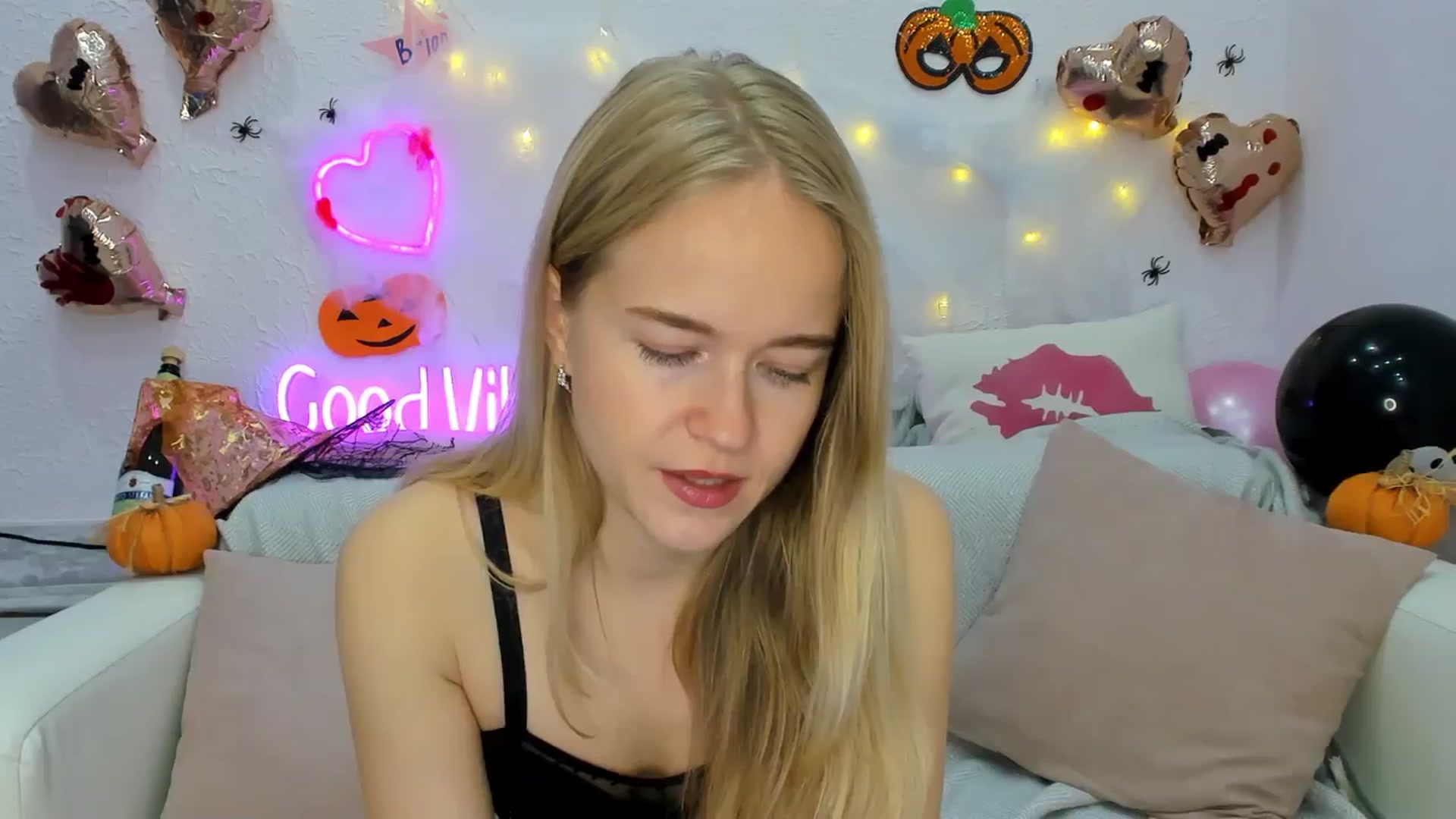 Gallery image thumbnail from Angel_Kristy's myfreecams stream on, 10/28/2024, 02:52 image 2 of 20