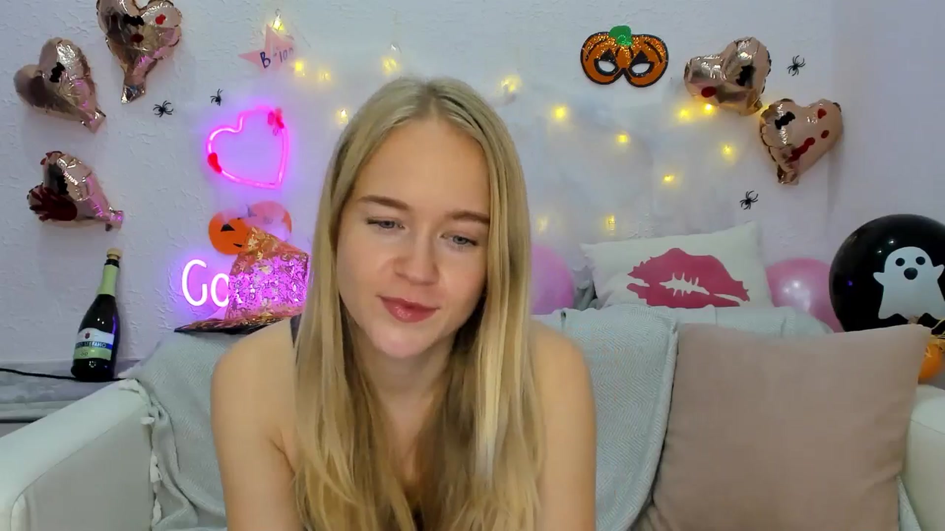 Gallery image thumbnail from Angel_Kristy's myfreecams stream on, 10/28/2024, 04:39 image 14 of 20