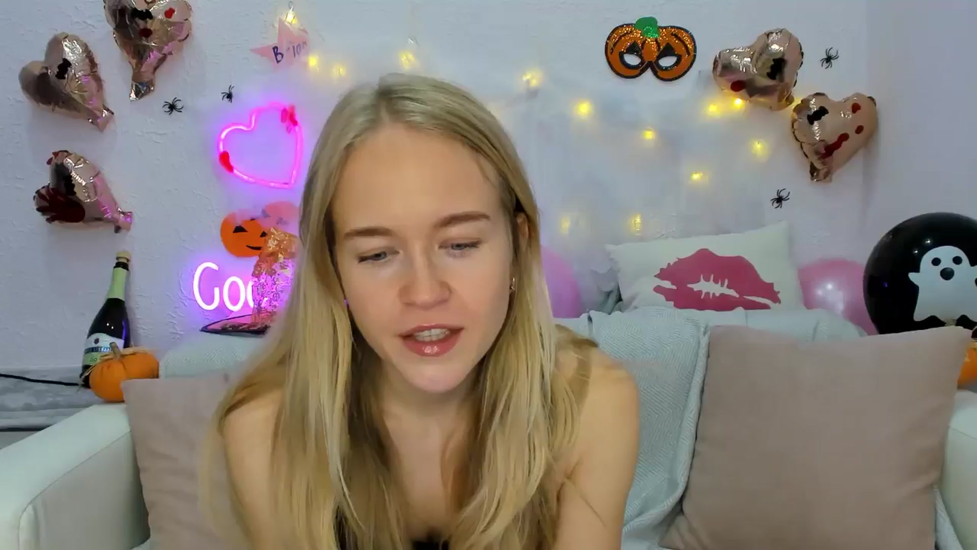 Gallery image thumbnail from Angel_Kristy's myfreecams stream on, 10/28/2024, 04:39 image 6 of 20