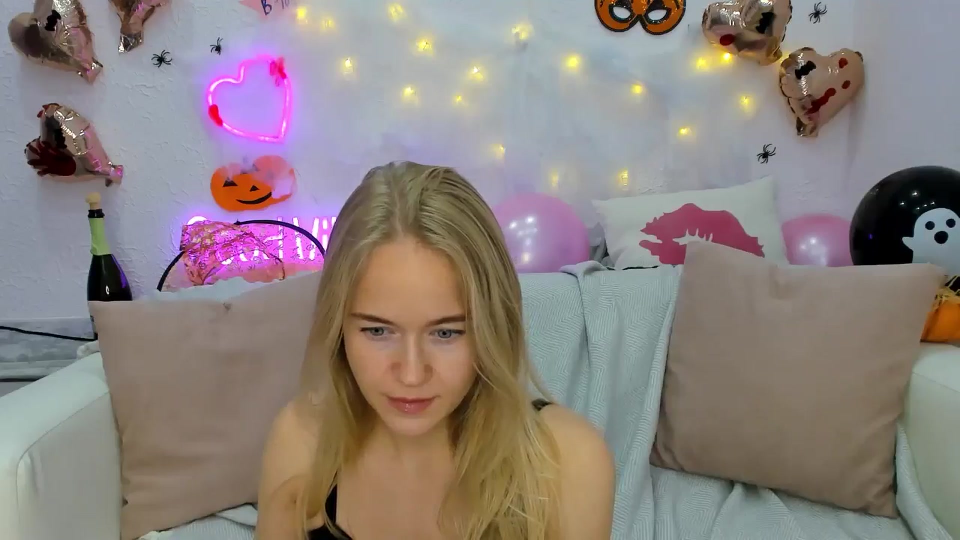 Gallery image thumbnail from Angel_Kristy's myfreecams stream on, 10/28/2024, 06:21 image 14 of 20