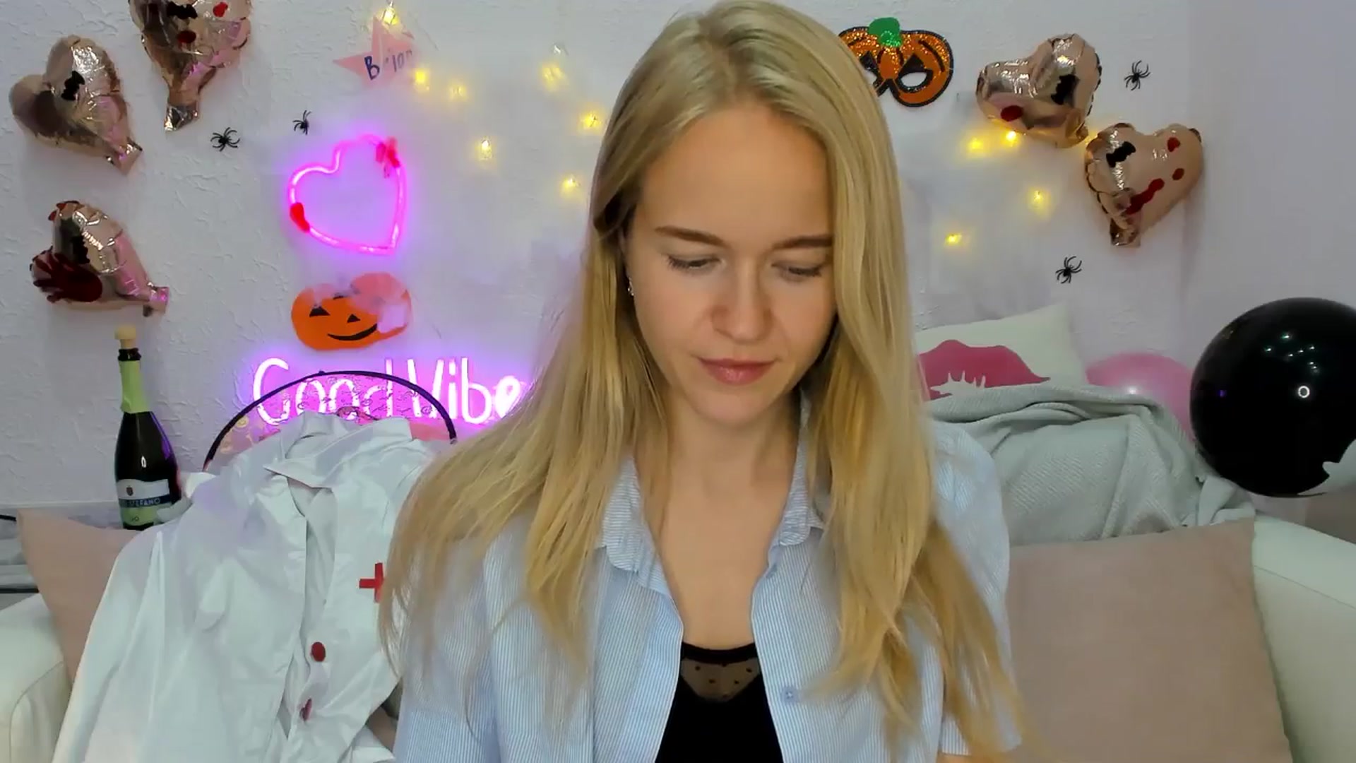 Gallery image thumbnail from Angel_Kristy's myfreecams stream on, 10/28/2024, 07:01 image 16 of 20