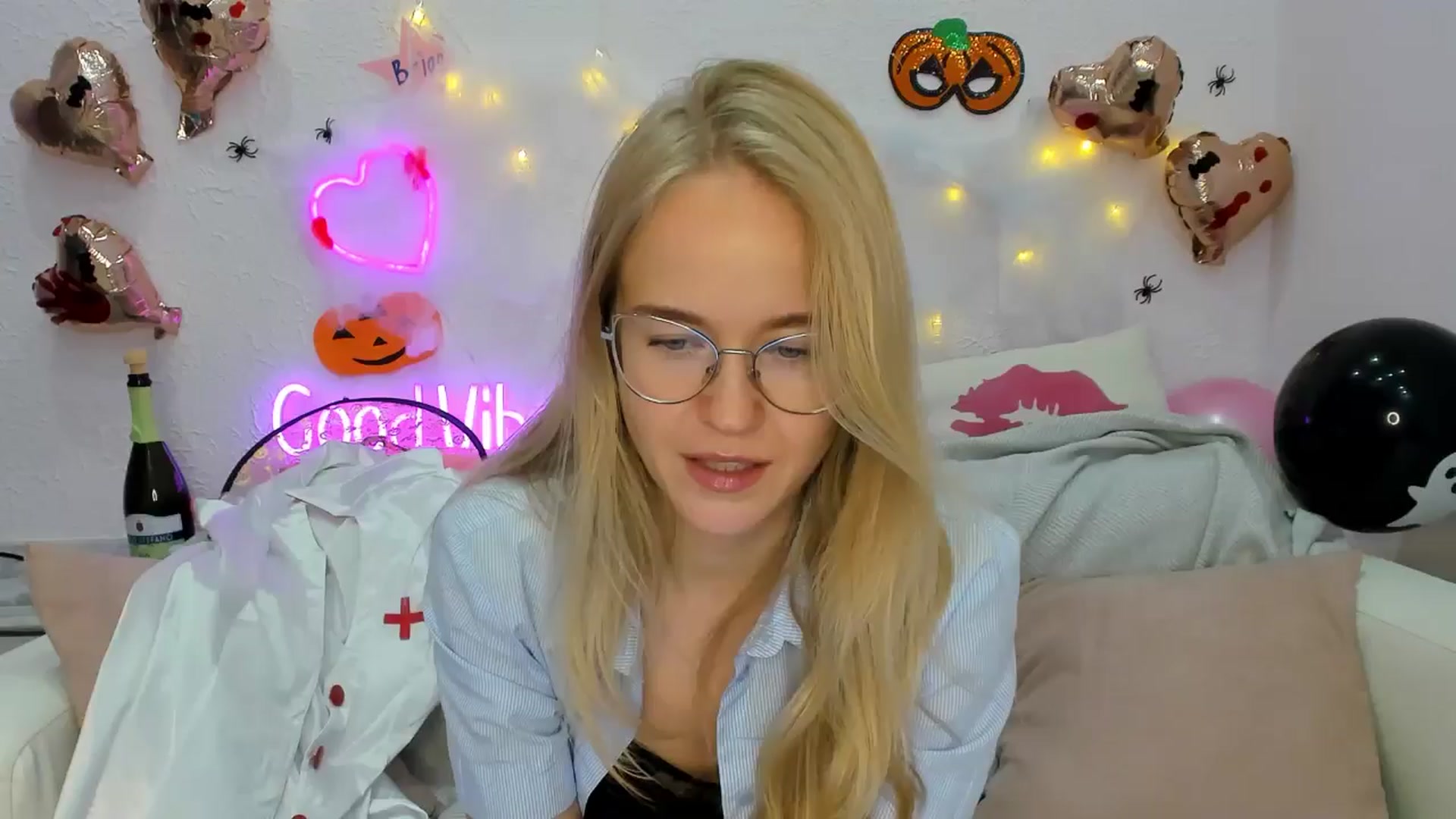 Gallery image thumbnail from Angel_Kristy's myfreecams stream on, 10/28/2024, 07:01 image 8 of 20