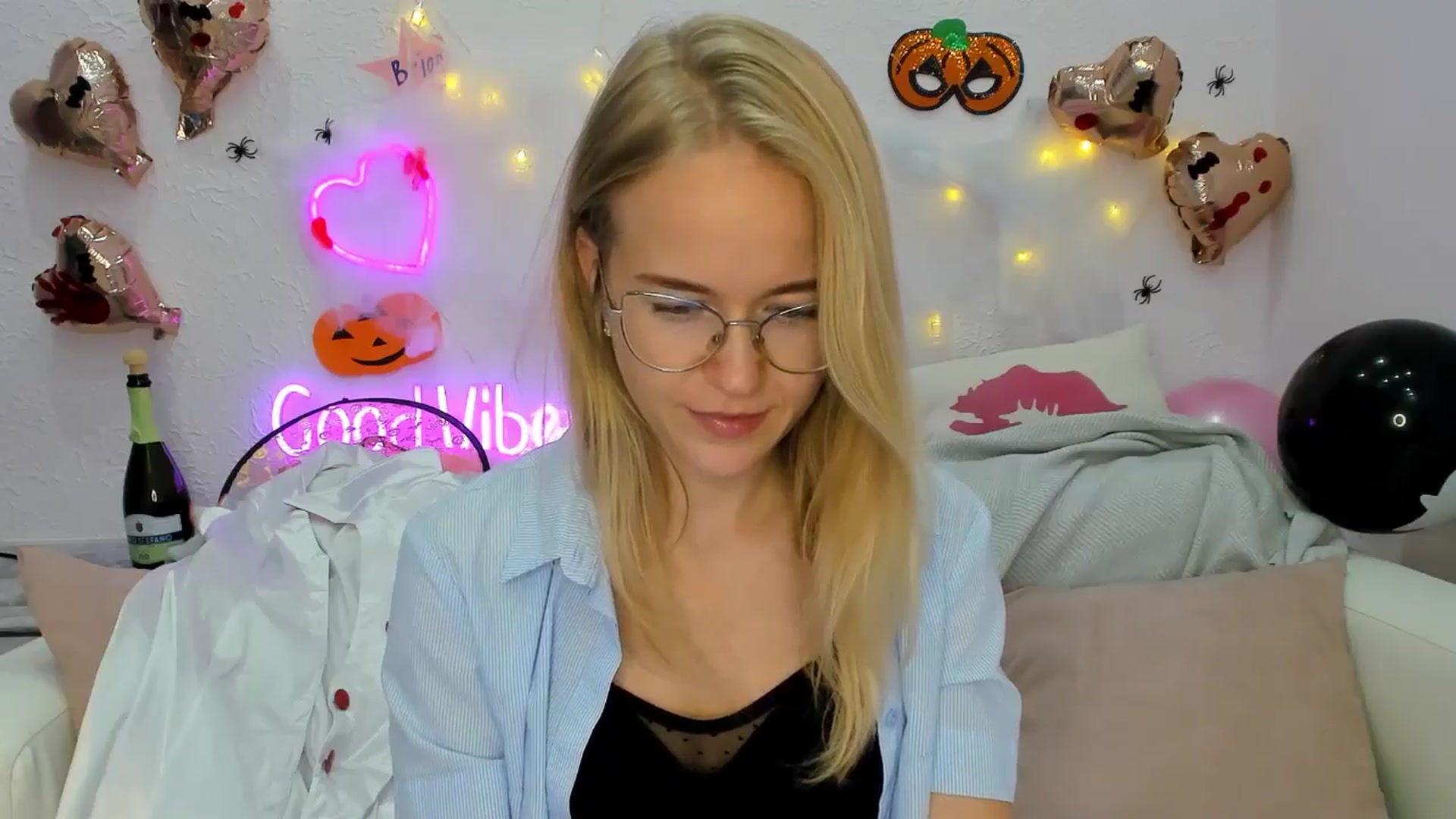 Gallery image thumbnail from Angel_Kristy's myfreecams stream on, 10/28/2024, 07:01 image 11 of 20