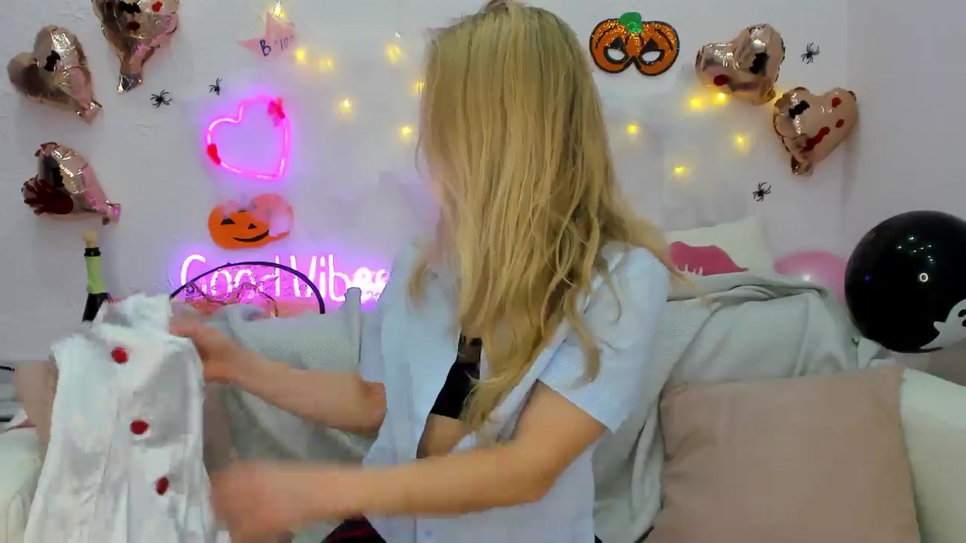 Gallery image thumbnail from Angel_Kristy's myfreecams stream on, 10/28/2024, 07:01 image 7 of 20
