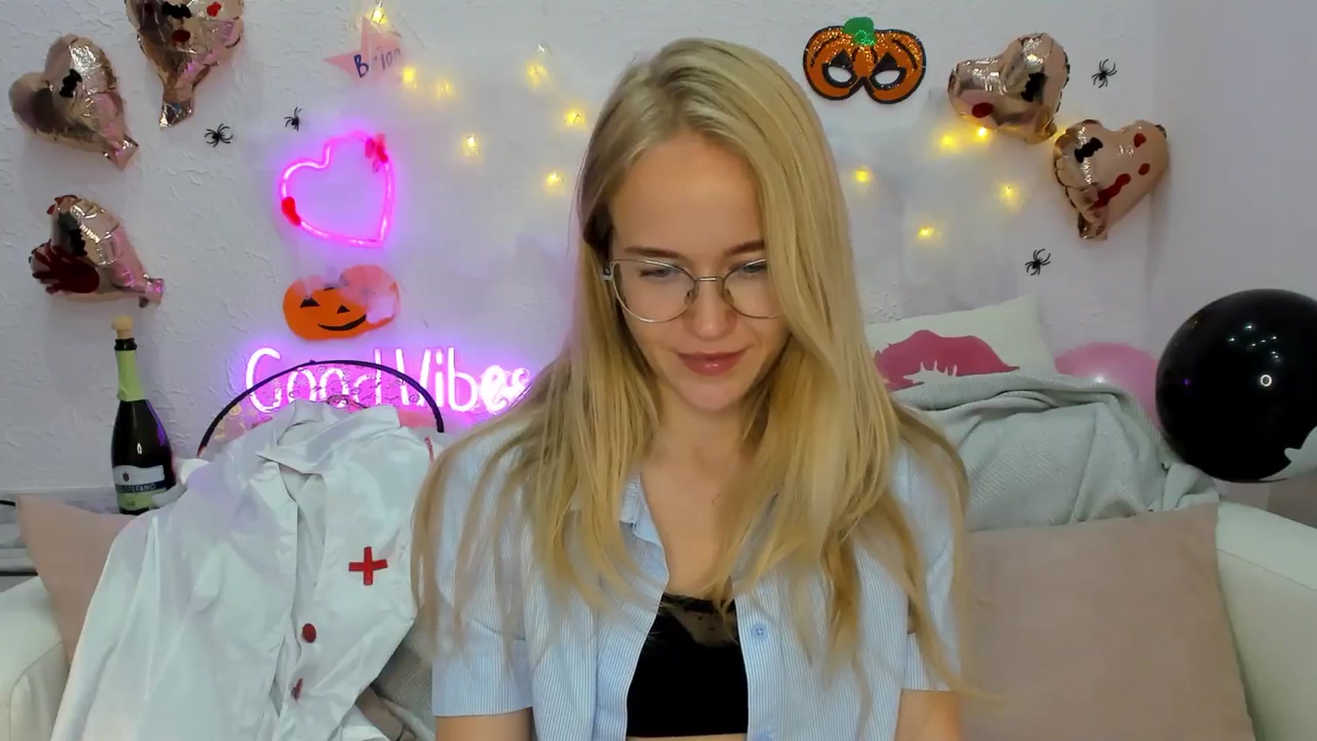 Gallery image thumbnail from Angel_Kristy's myfreecams stream on, 10/28/2024, 07:01 image 13 of 20